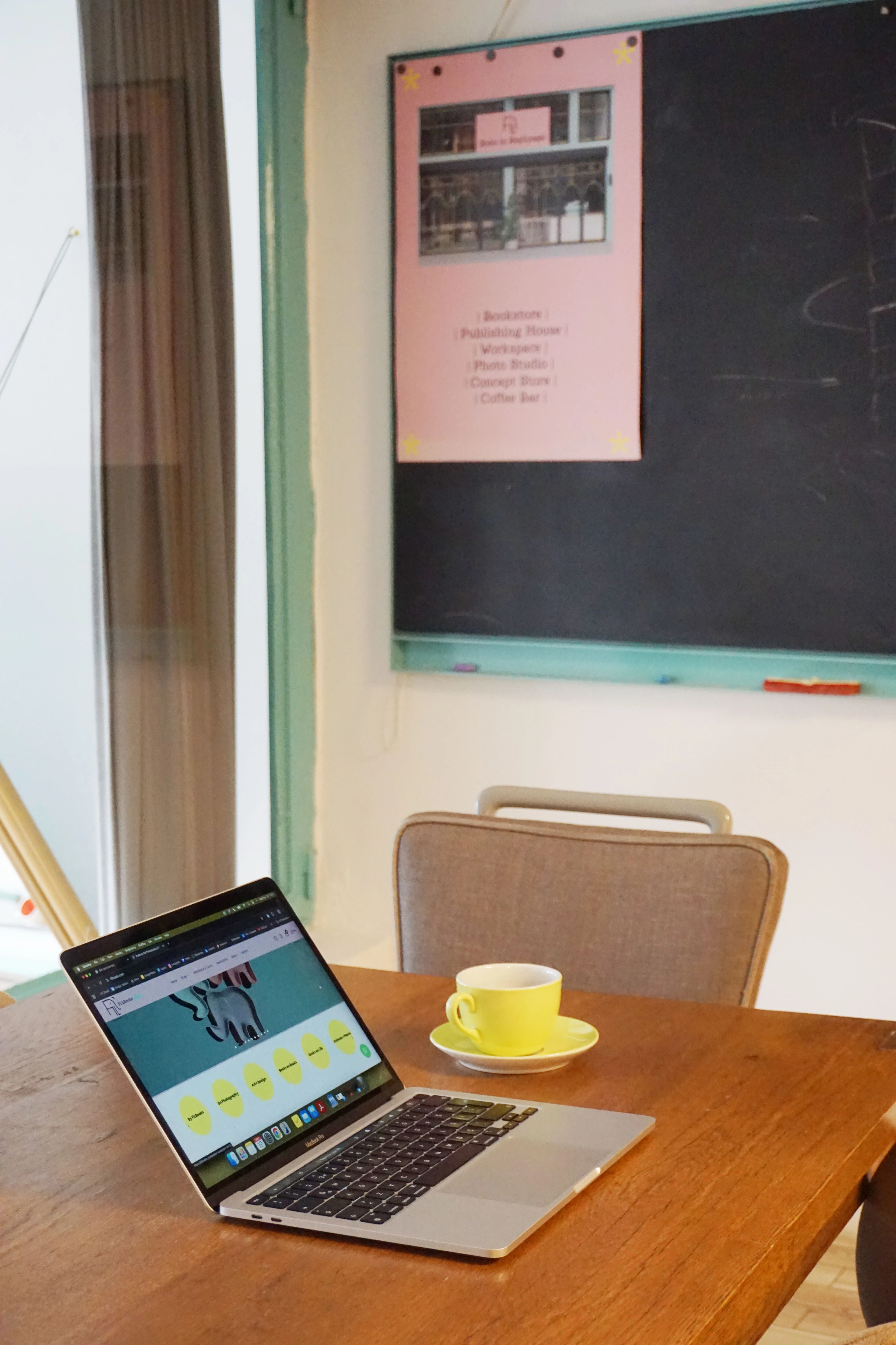 Work. Sip. Repeat | Günlük Kullanım - FiL Work & Gather Space