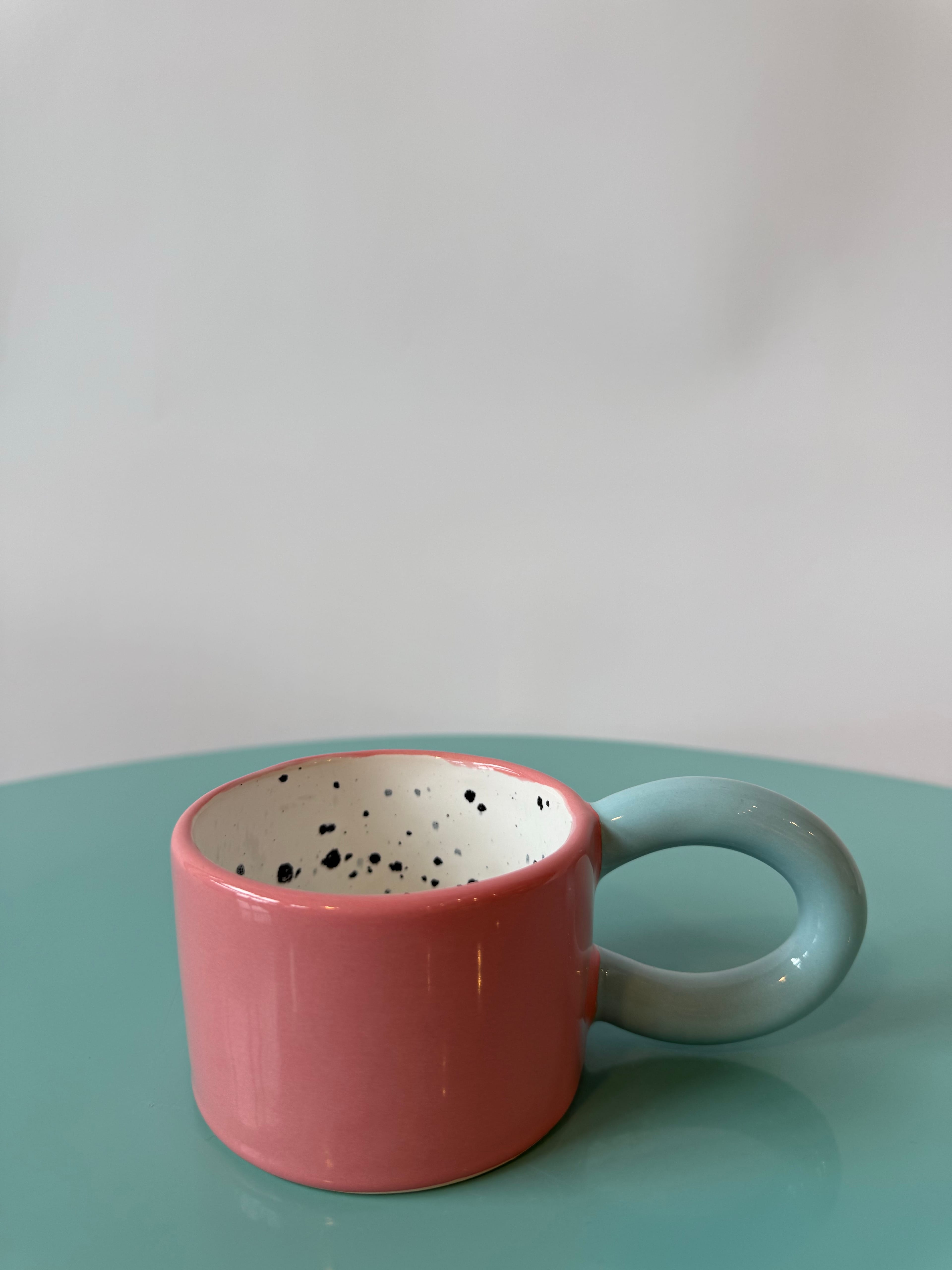 Mavi Kulplu Pembe Meme Mug