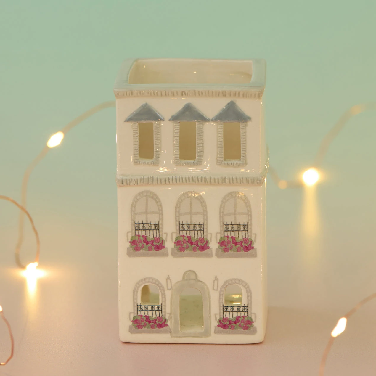 No. 09 Parisian Townhouse Style Incense & Tea Light Holder