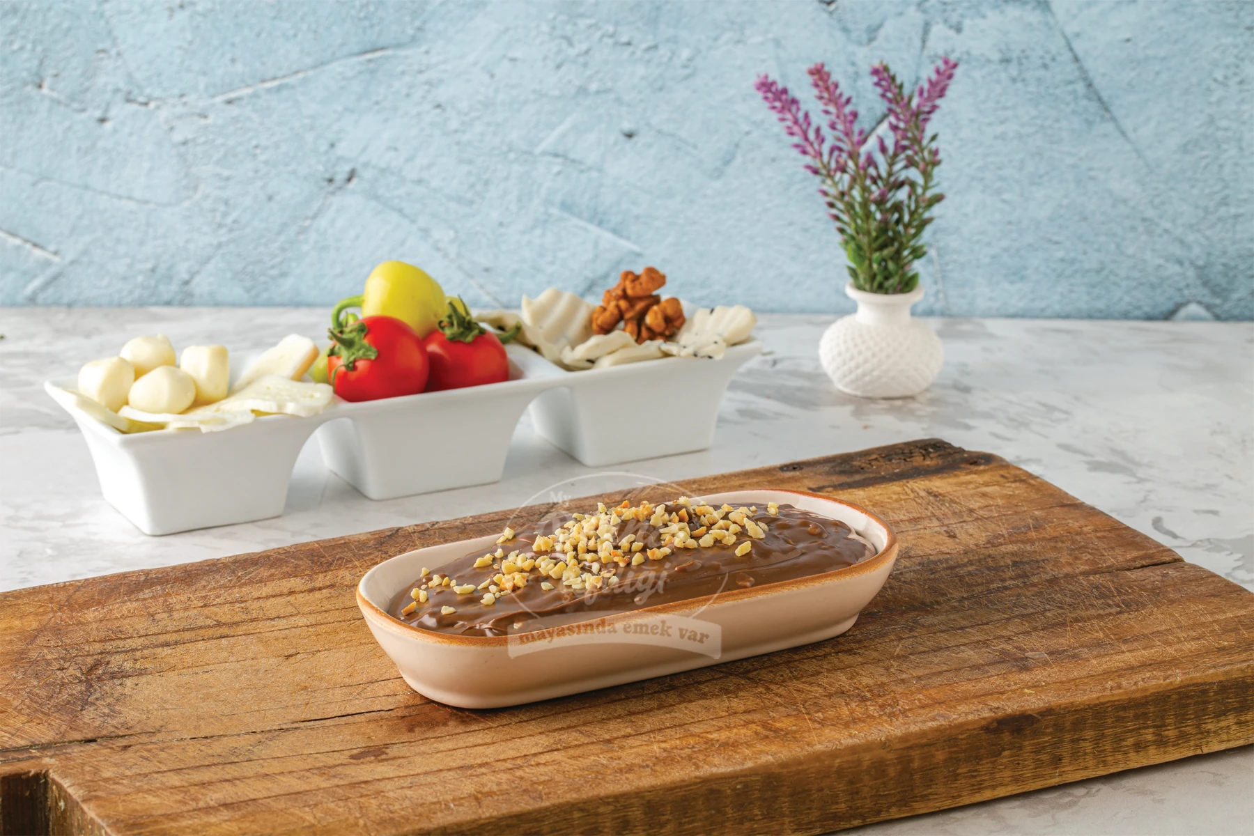 Fındık Parçacıklı Çikolata (KG)