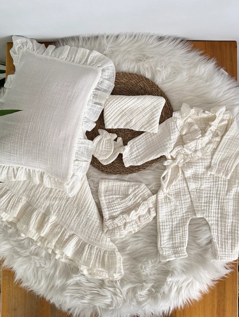 MÜSLİN BEBEK  SET(TULUM,BATTANİYE,YASTIK,ŞAPKA,ELDİVEN,YAKALIK)