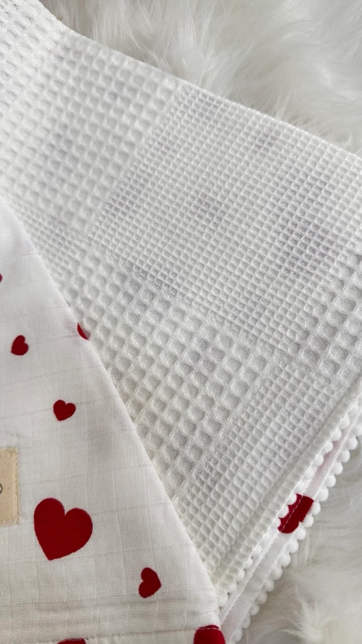 ÇİFT TARALI MÜSLİN PİKE-KIRMIZI KALPLER