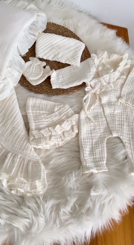 MÜSLİN BEBEK  SET(TULUM,BATTANİYE,YASTIK,ŞAPKA,ELDİVEN,YAKALIK)