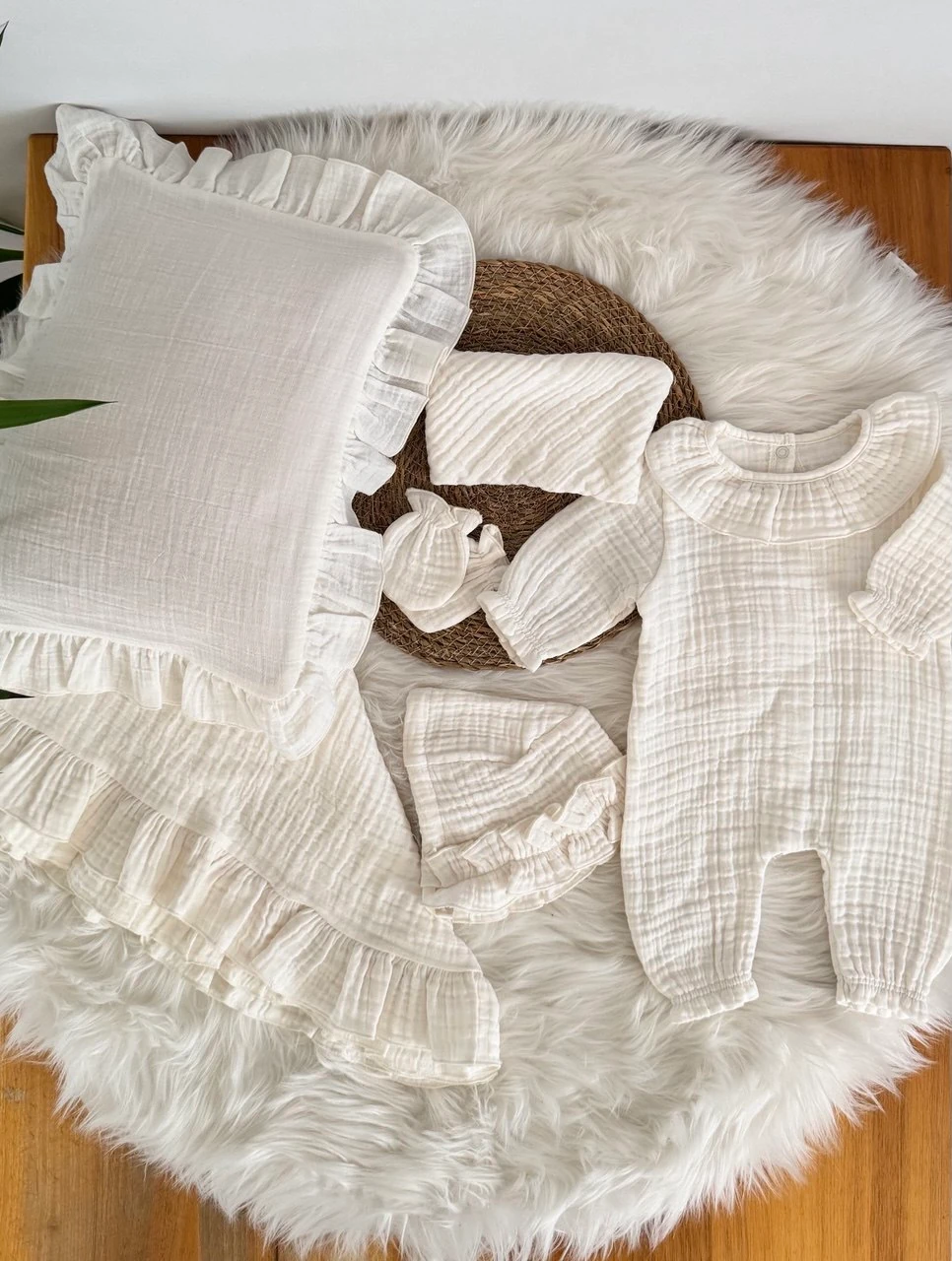 BEBEK MÜSLİN SET( TULUM BATTANİYE YASTIK YAKALIK MENDİL ŞAPKA)