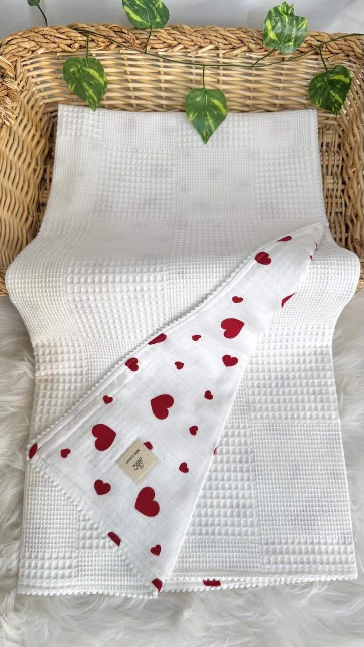 ÇİFT TARALI MÜSLİN PİKE-KIRMIZI KALPLER