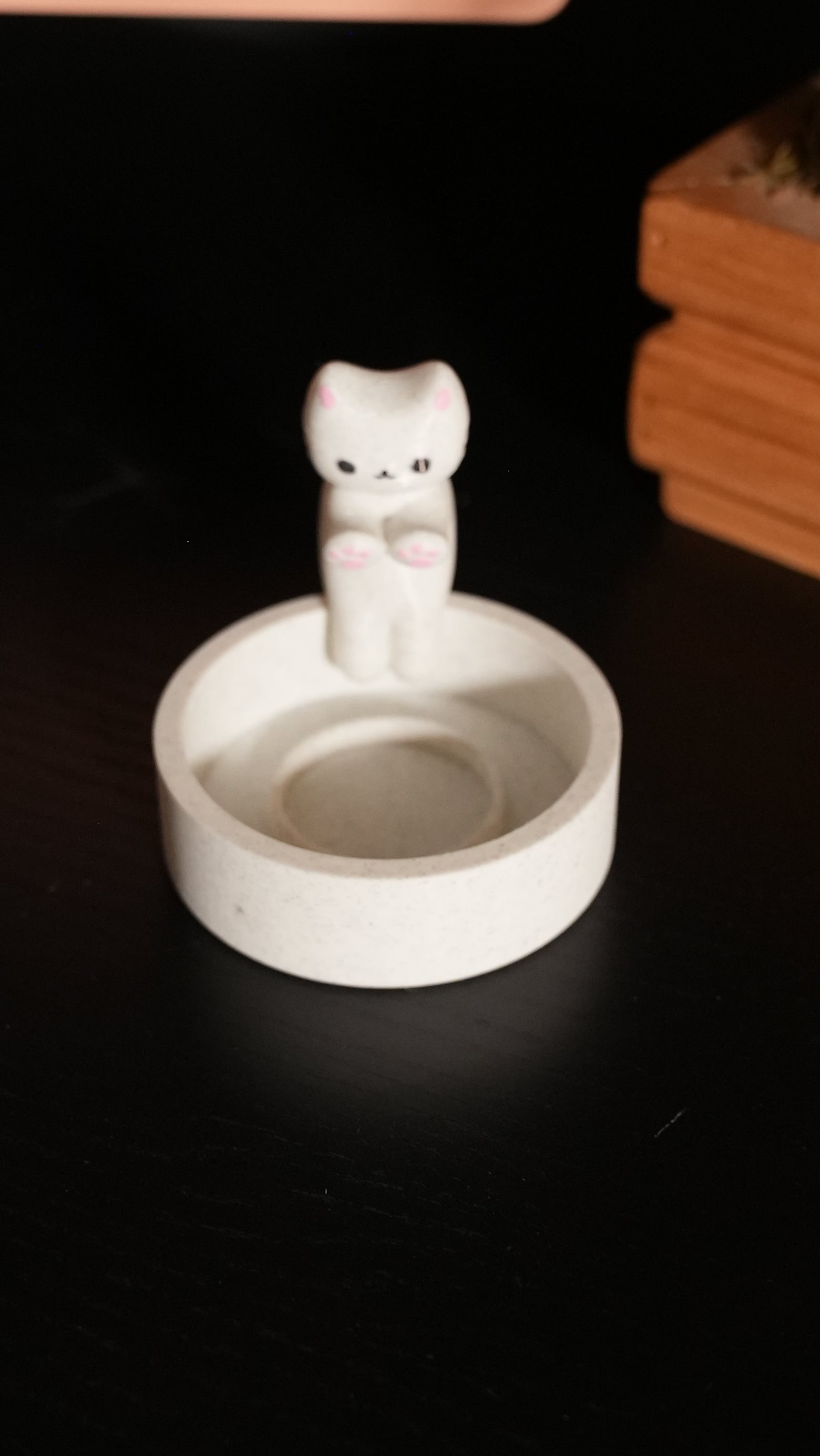 Üşüyen Kedi Mumluk