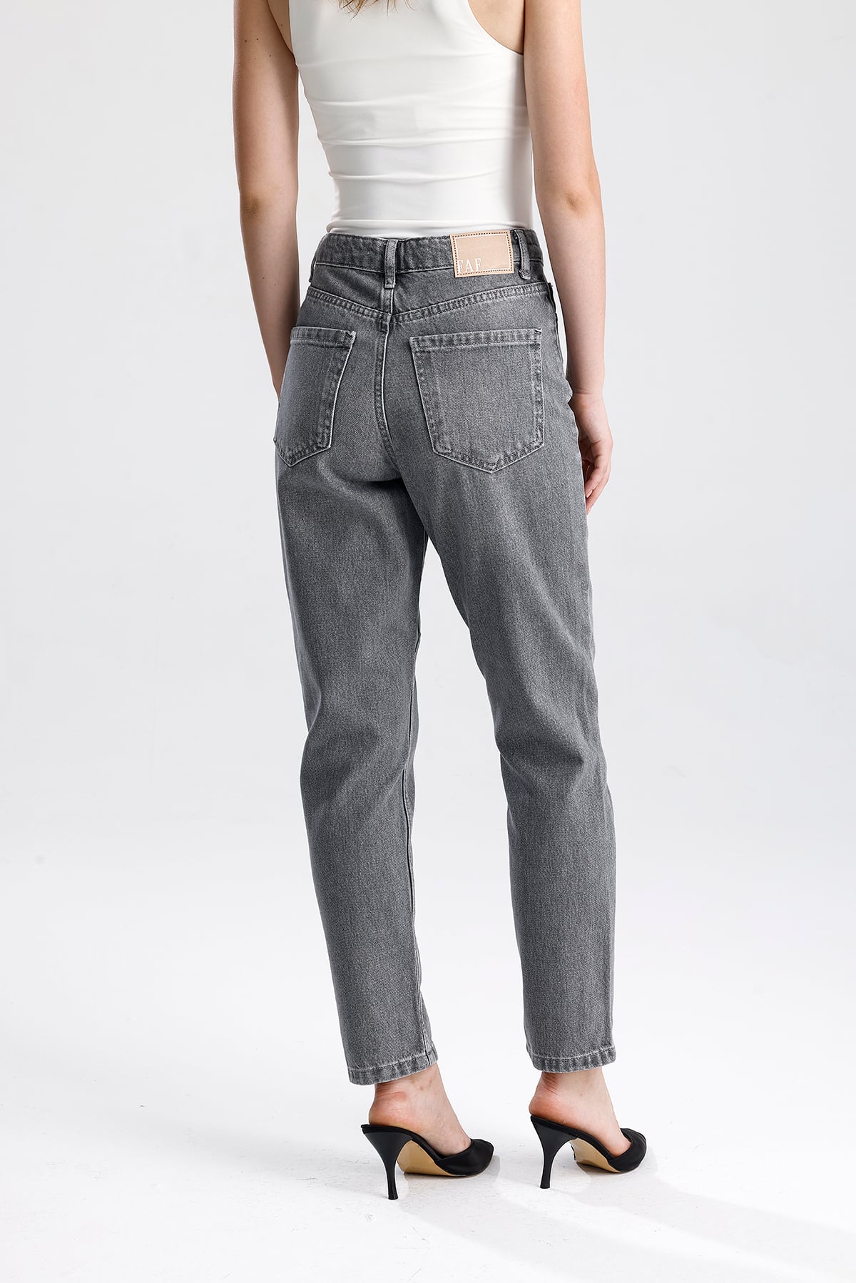 Kadın Yüksek Bel Dar Paça Denim Pantolon