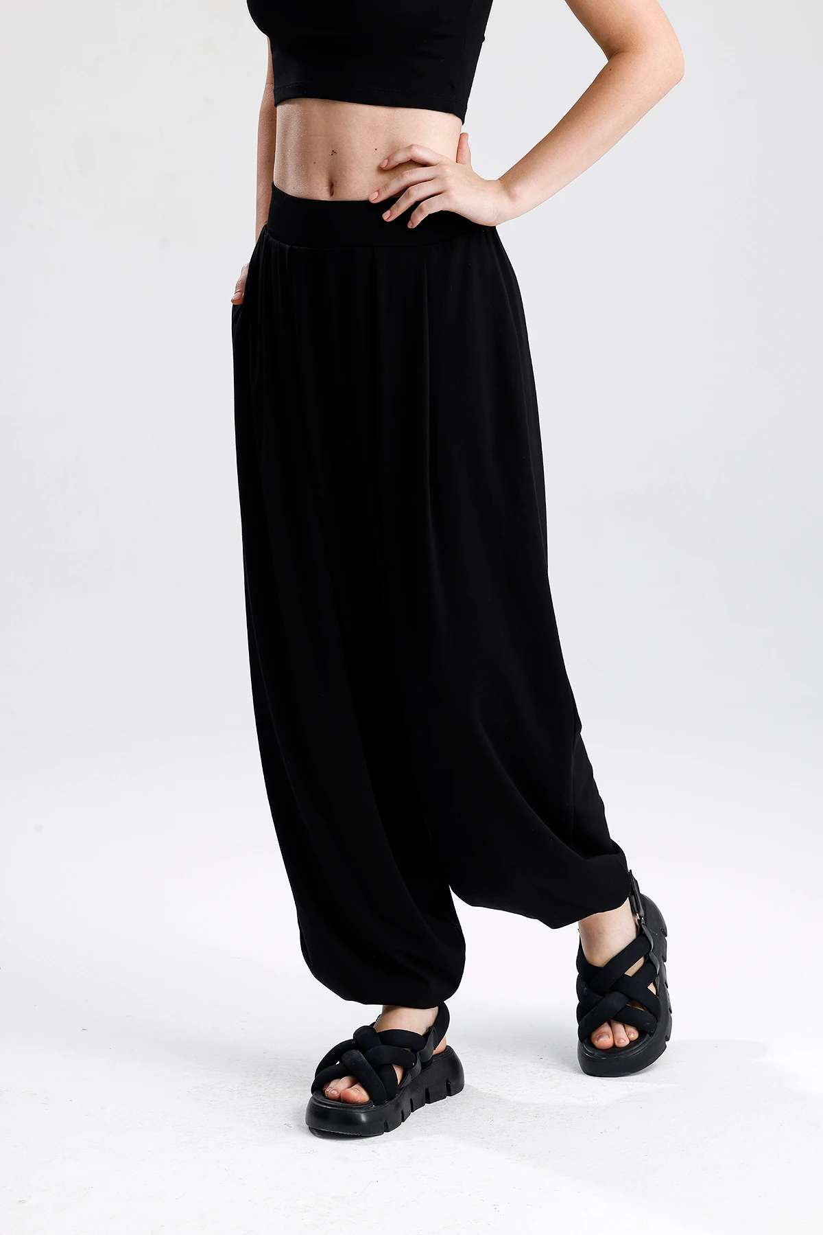 Hafif ve Dökümlü Oversize Şalvar Pantolon