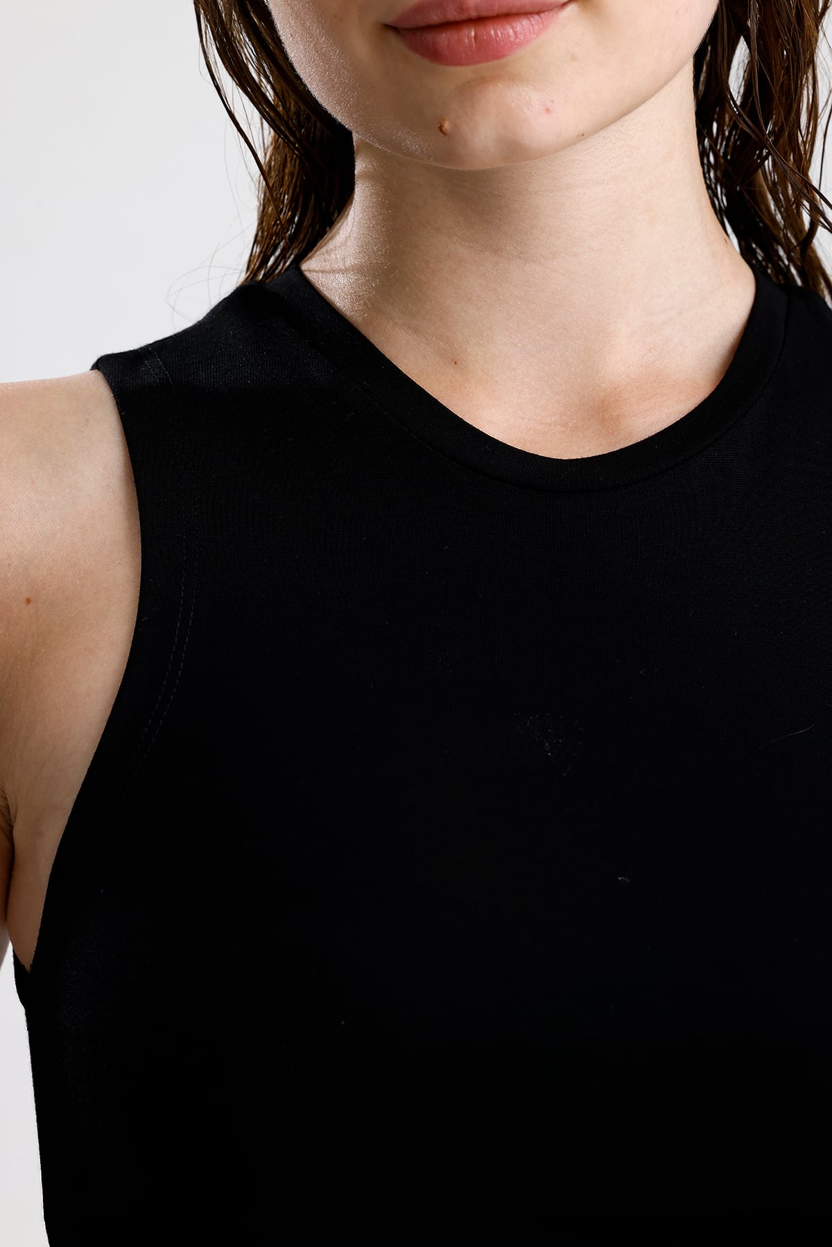 Düz Kesim Yüksek Yaka Kolsuz Crop Top - Siyah