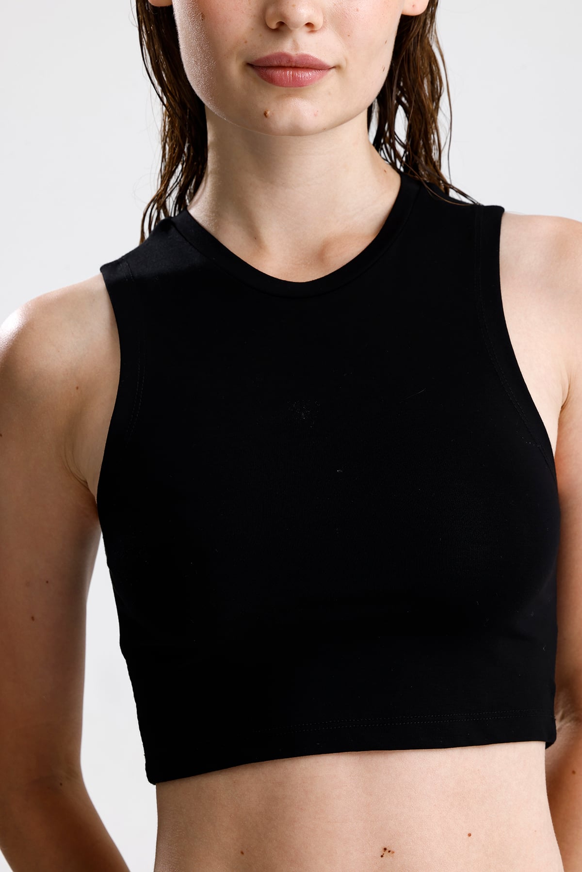 Düz Kesim Yüksek Yaka Kolsuz Crop Top