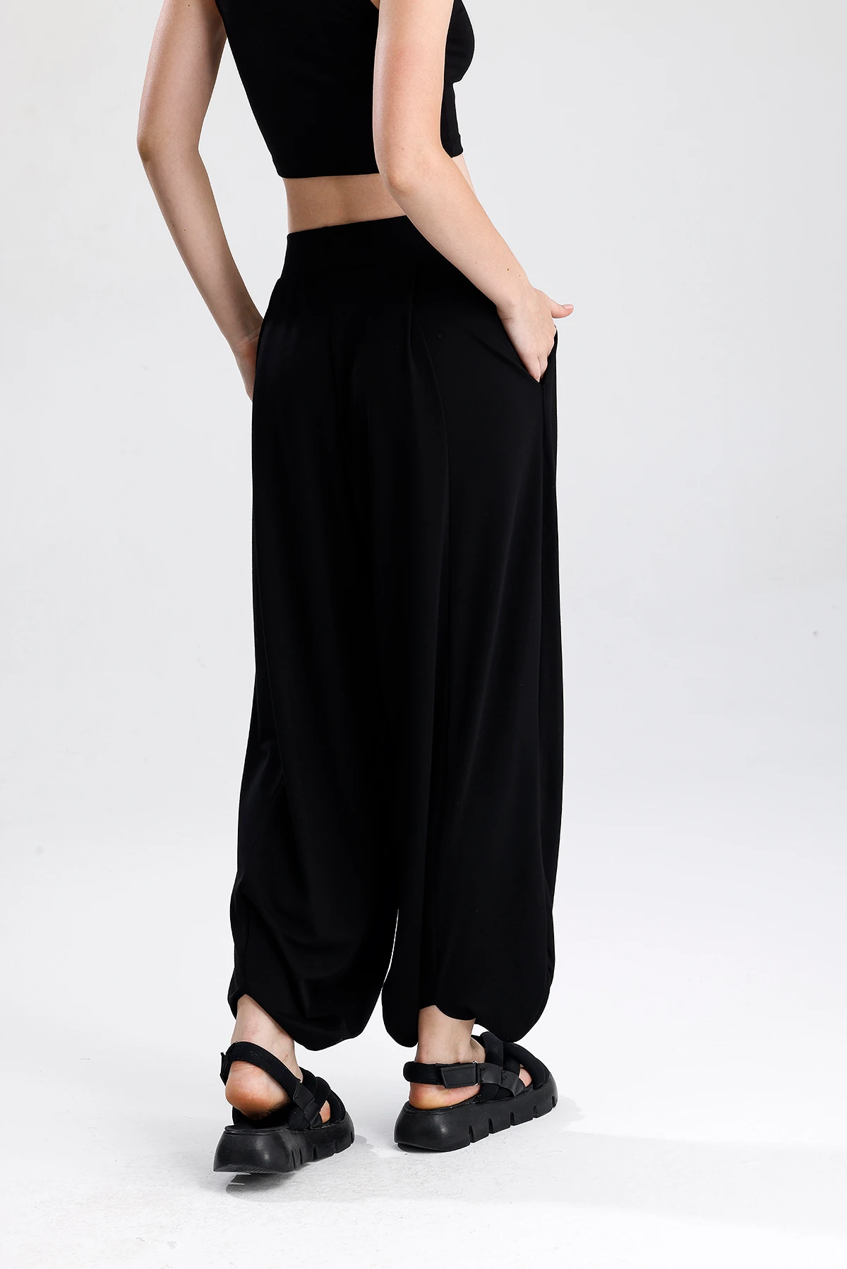 Hafif ve Dökümlü Oversize Şalvar Pantolon