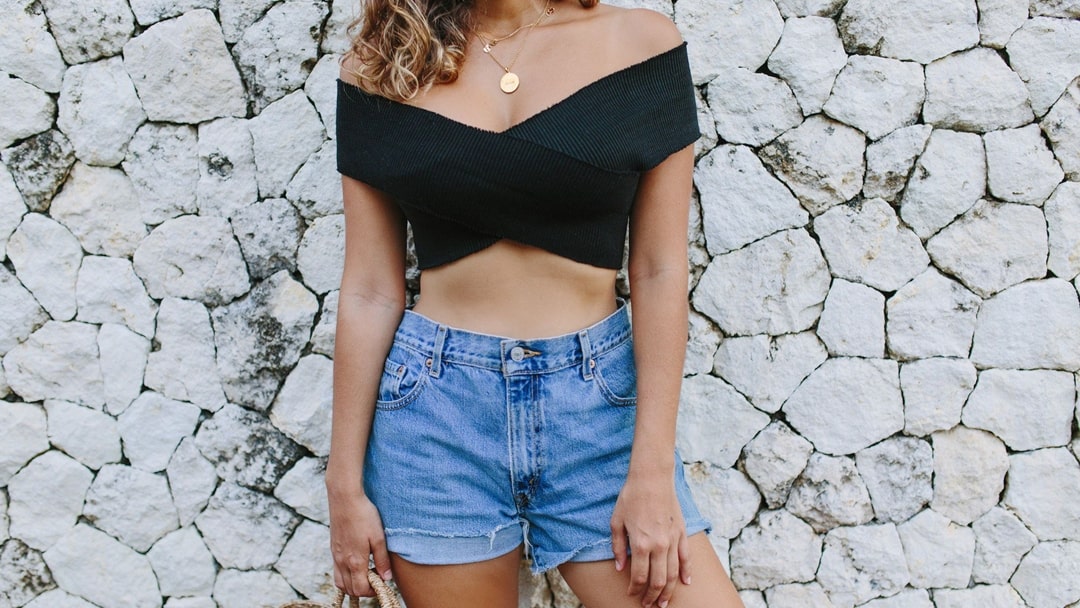 Crop Top Nedir? Giyim İpuçları ve Stil Önerileri