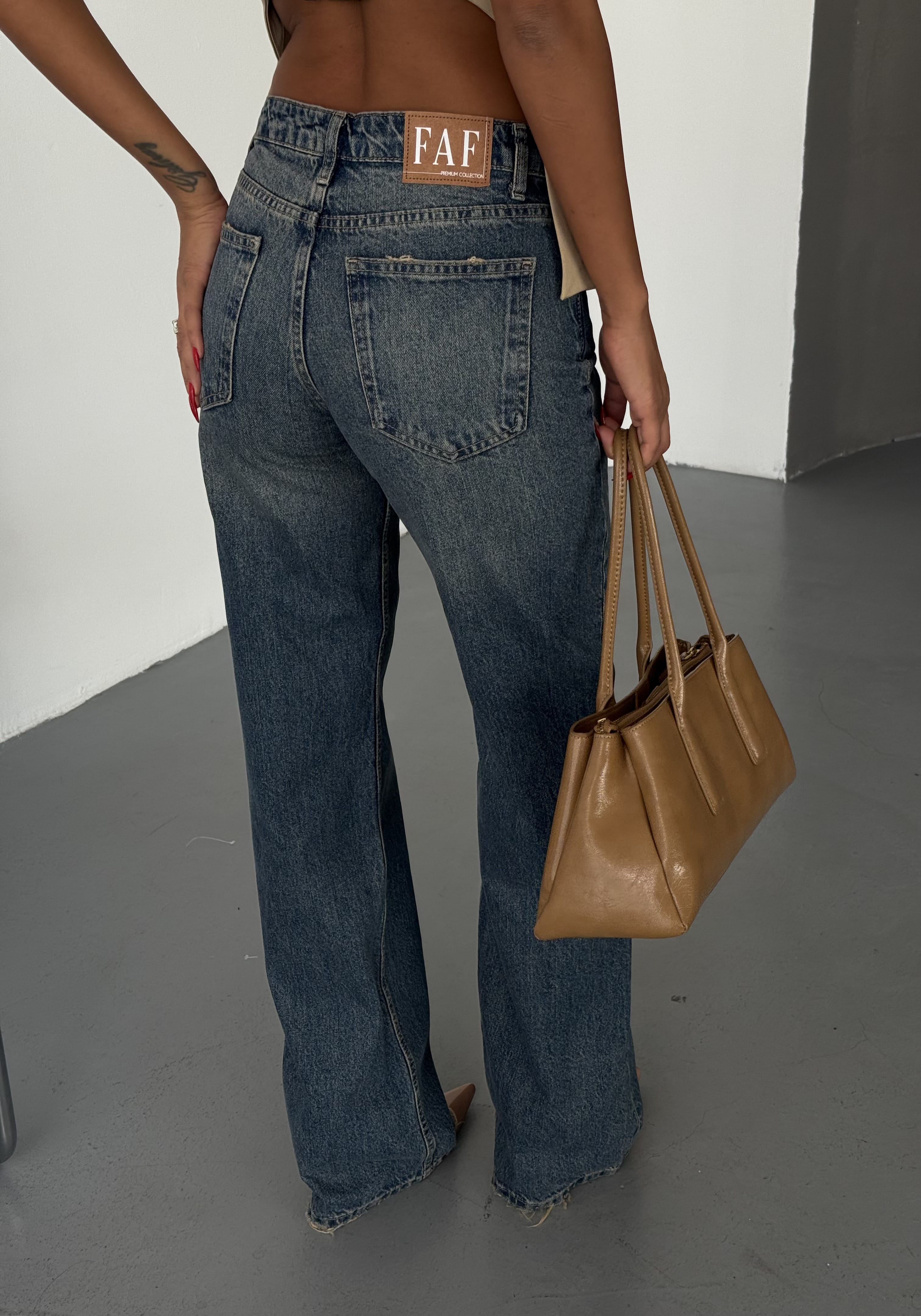 Yüksek Bel Straight Fit Jean – Zamansız Kesim