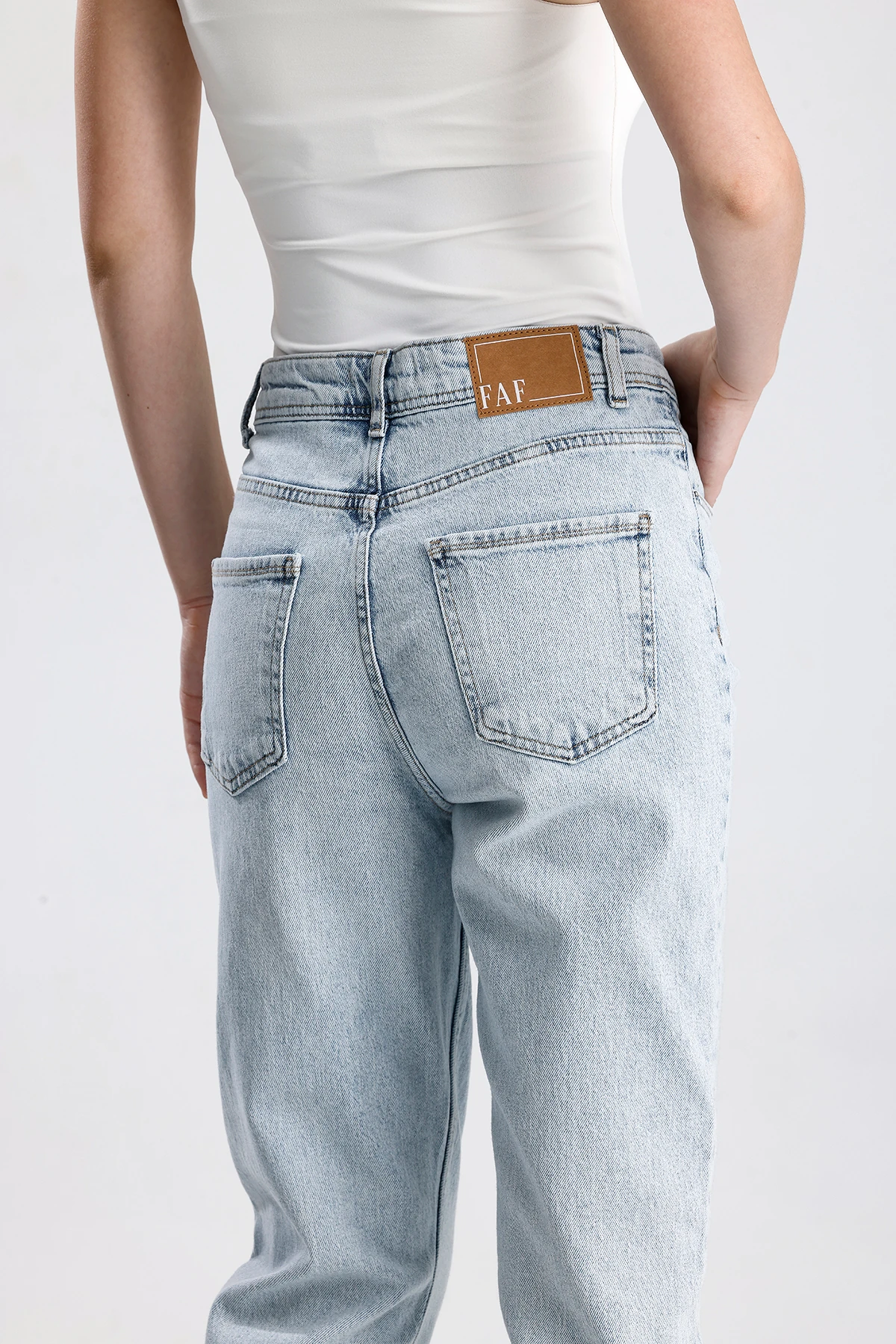 Kadın Yüksek Bel Dar Paça Jean Pantolon