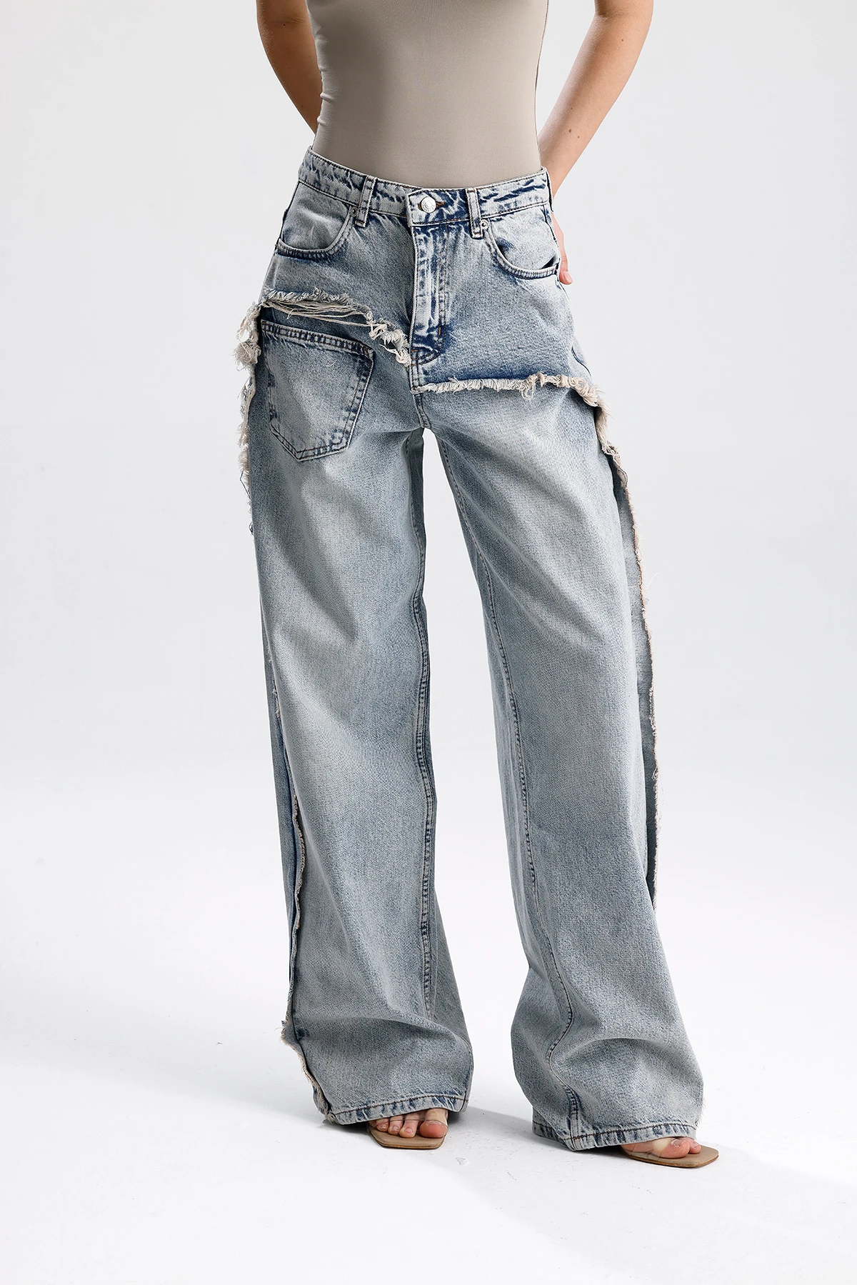 Kadın Asimetrik Yırtıklı Detaylı Jean Pantolon