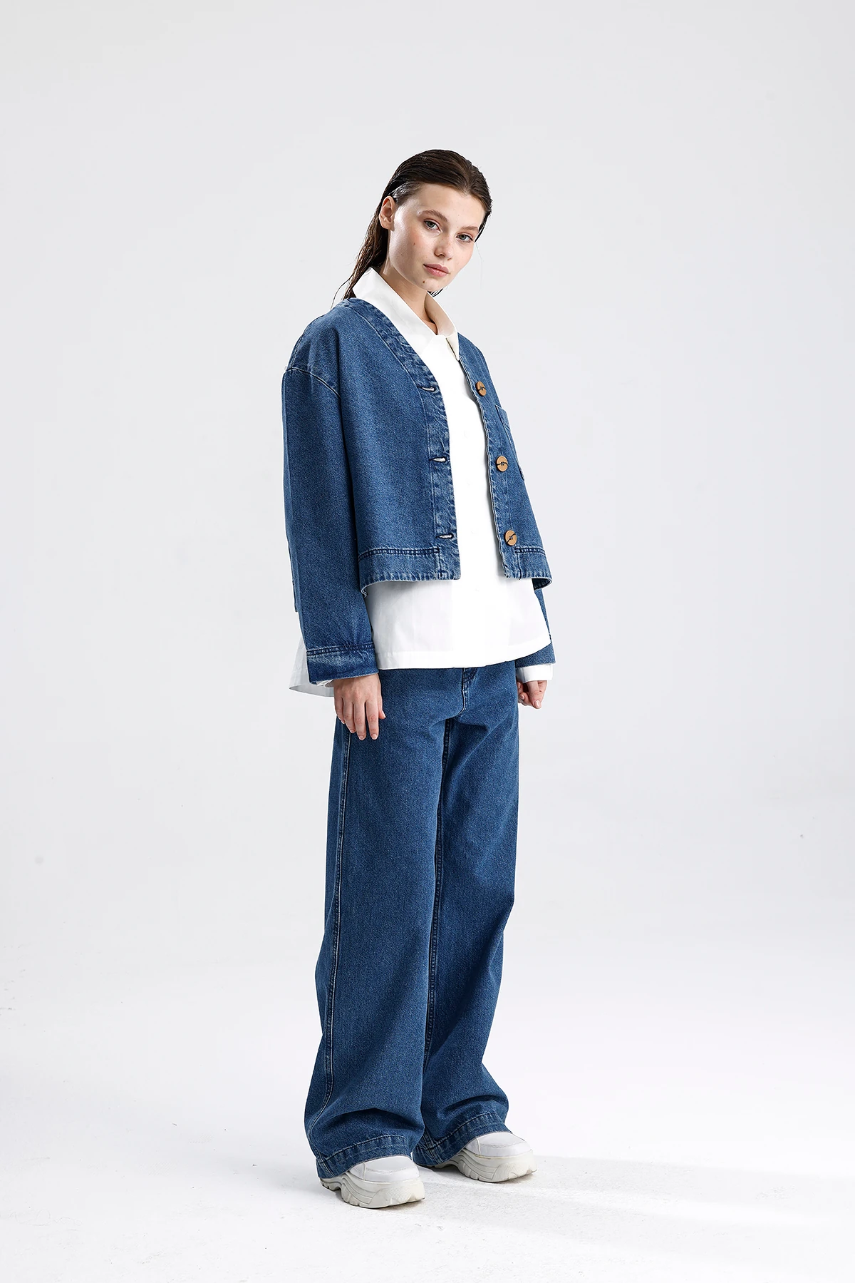 Yuvarlak Yaka Düğmeli Denim Ceket