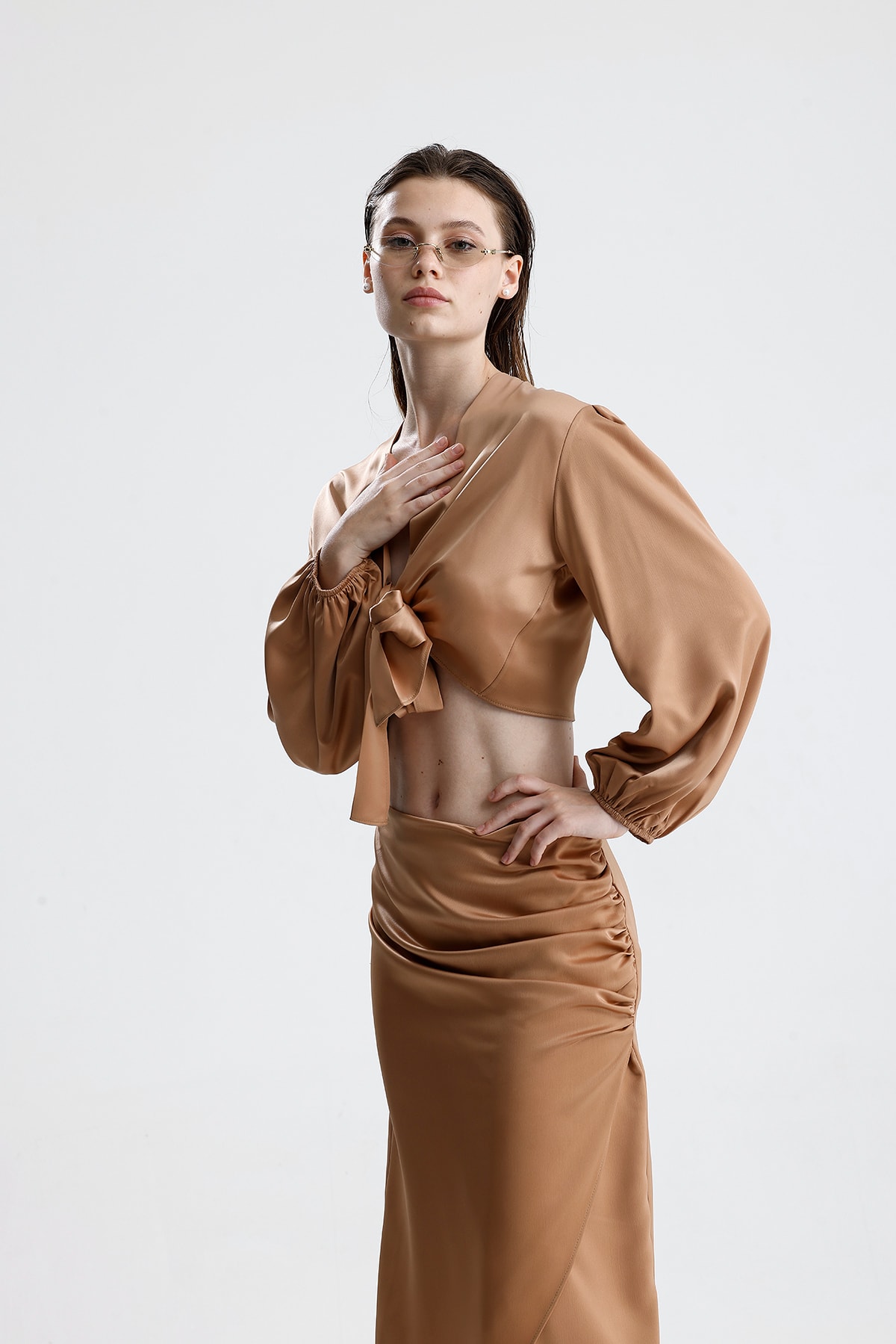 Bağlamalı Saten Kadın Crop Bluz - Sütlü Kahve