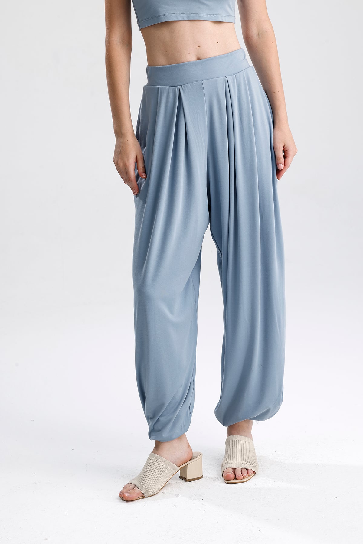 Hafif ve Dökümlü Oversize Şalvar Pantolon