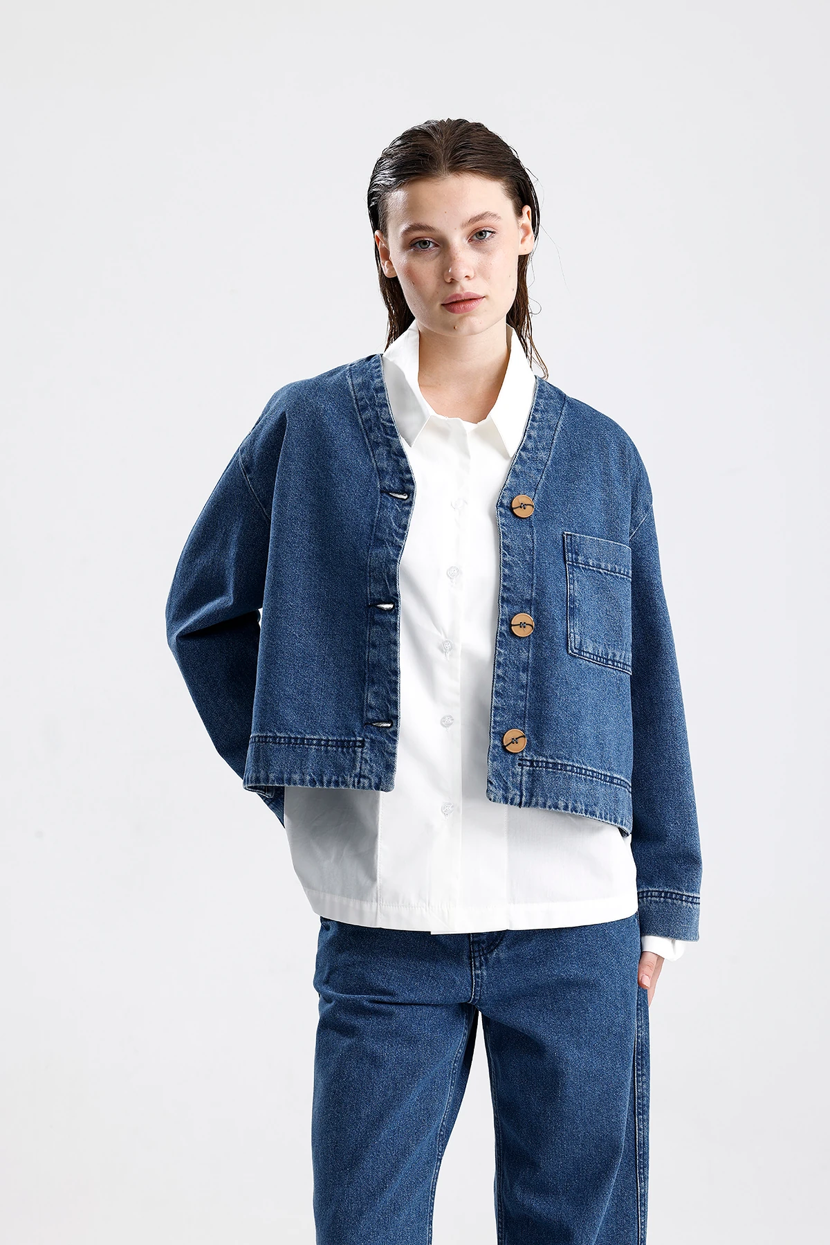 Yuvarlak Yaka Düğmeli Denim Ceket
