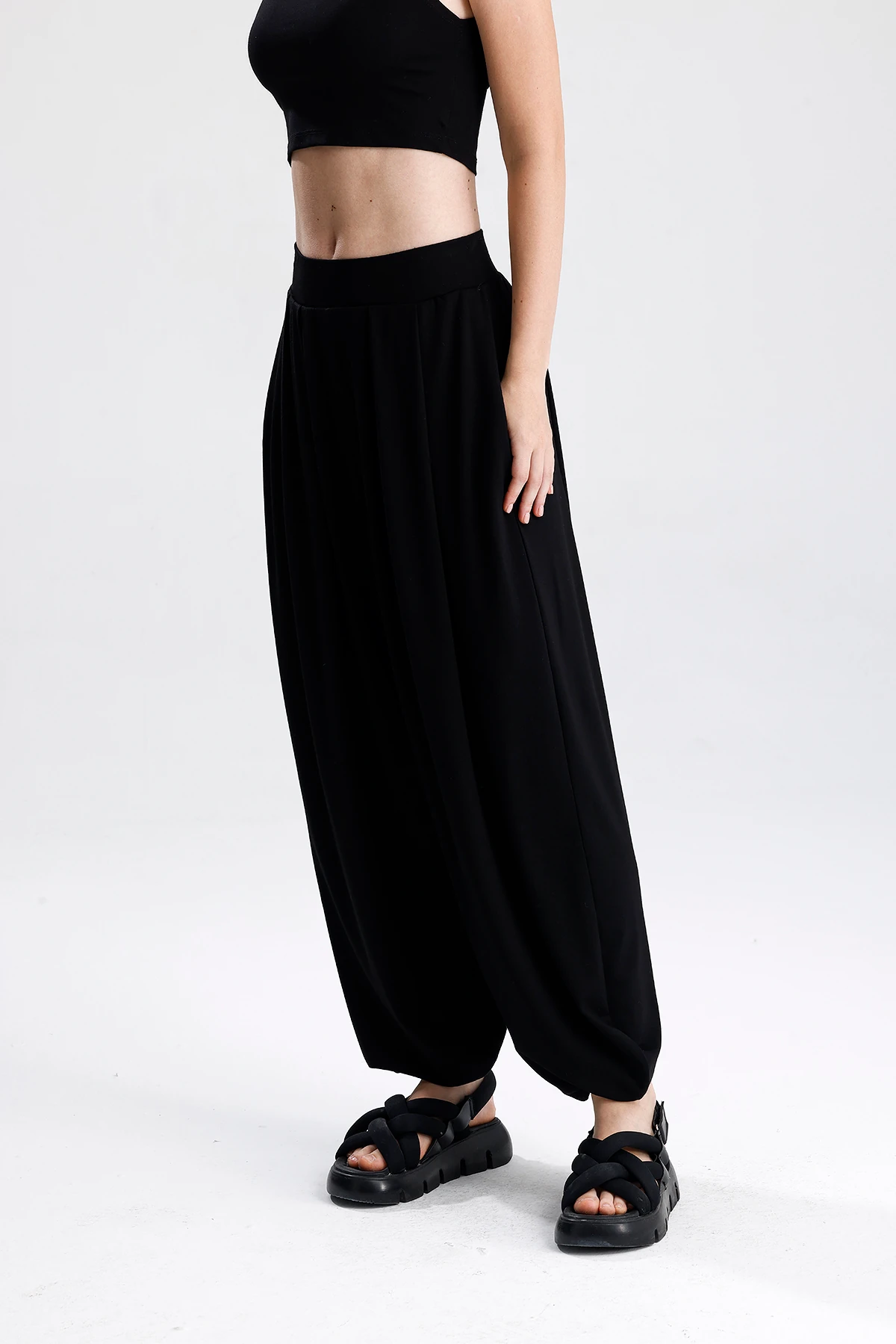 Hafif ve Dökümlü Oversize Şalvar Pantolon