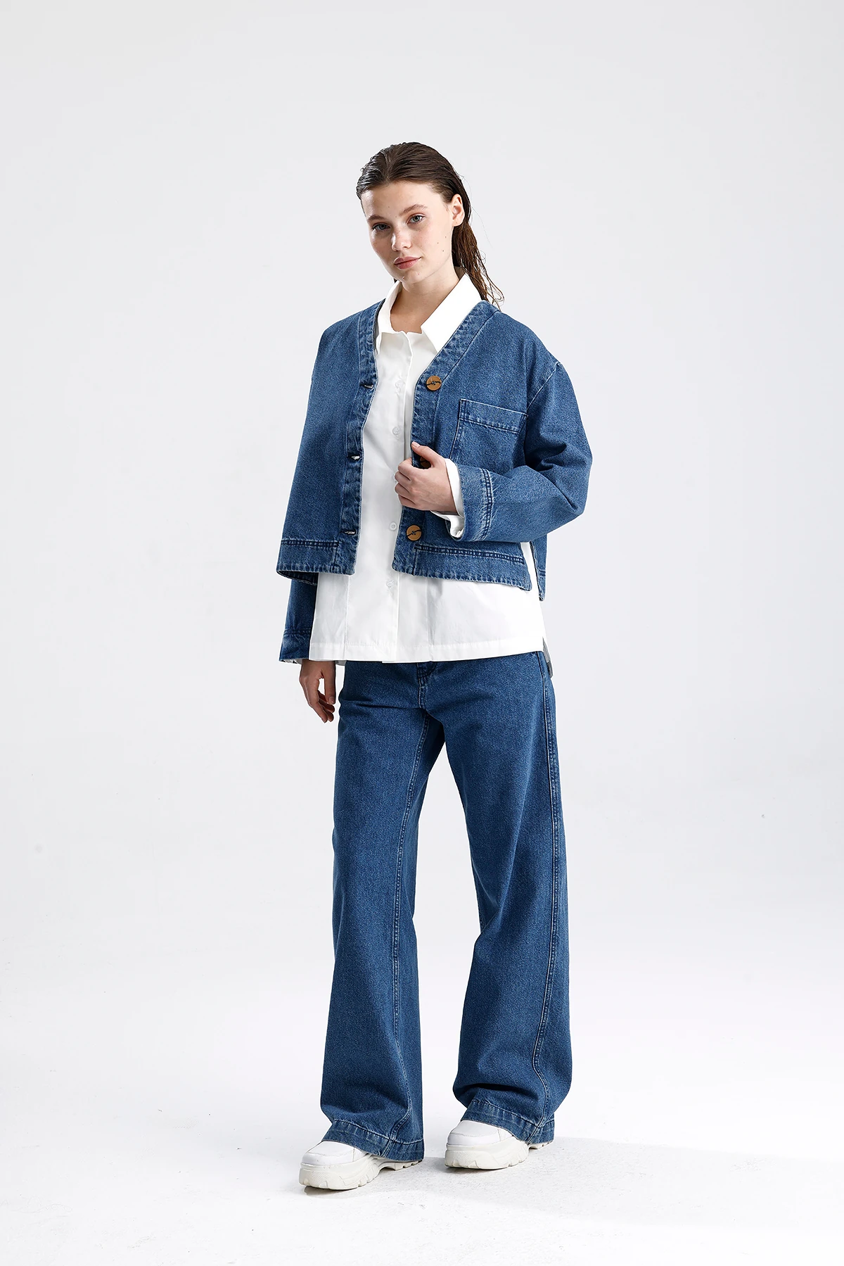 Yuvarlak Yaka Düğmeli Denim Ceket