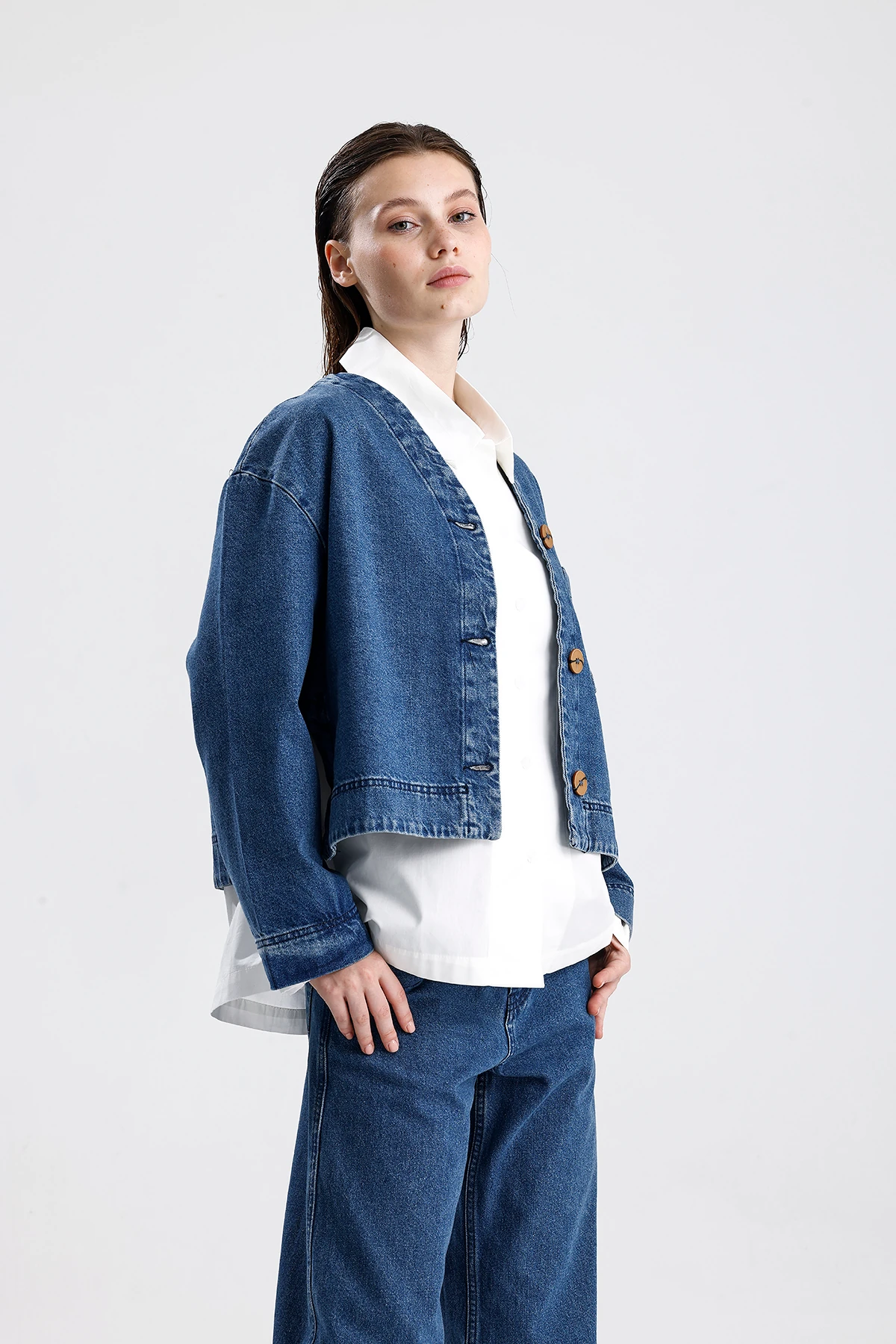 Yuvarlak Yaka Düğmeli Denim Ceket