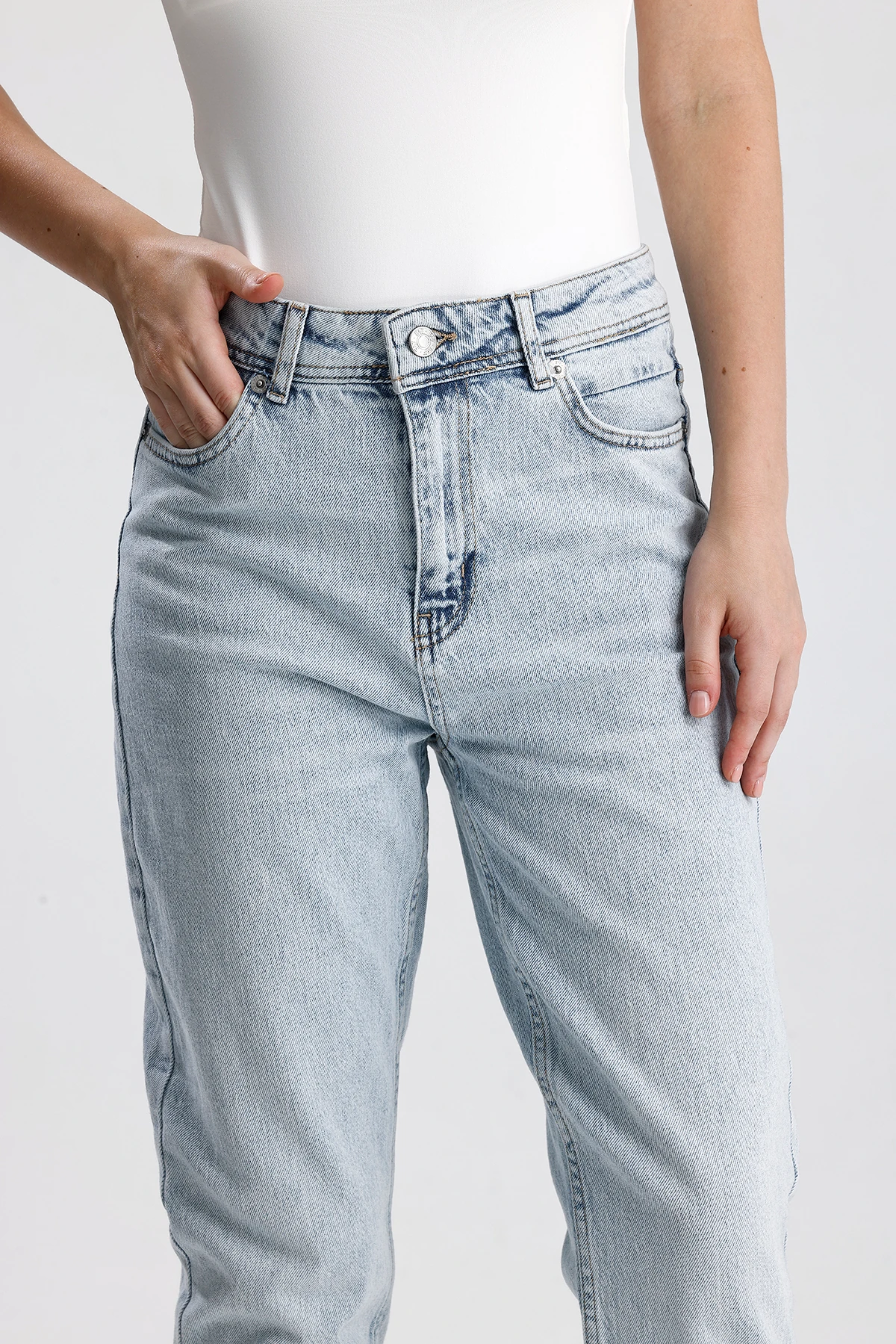 Kadın Yüksek Bel Dar Paça Jean Pantolon