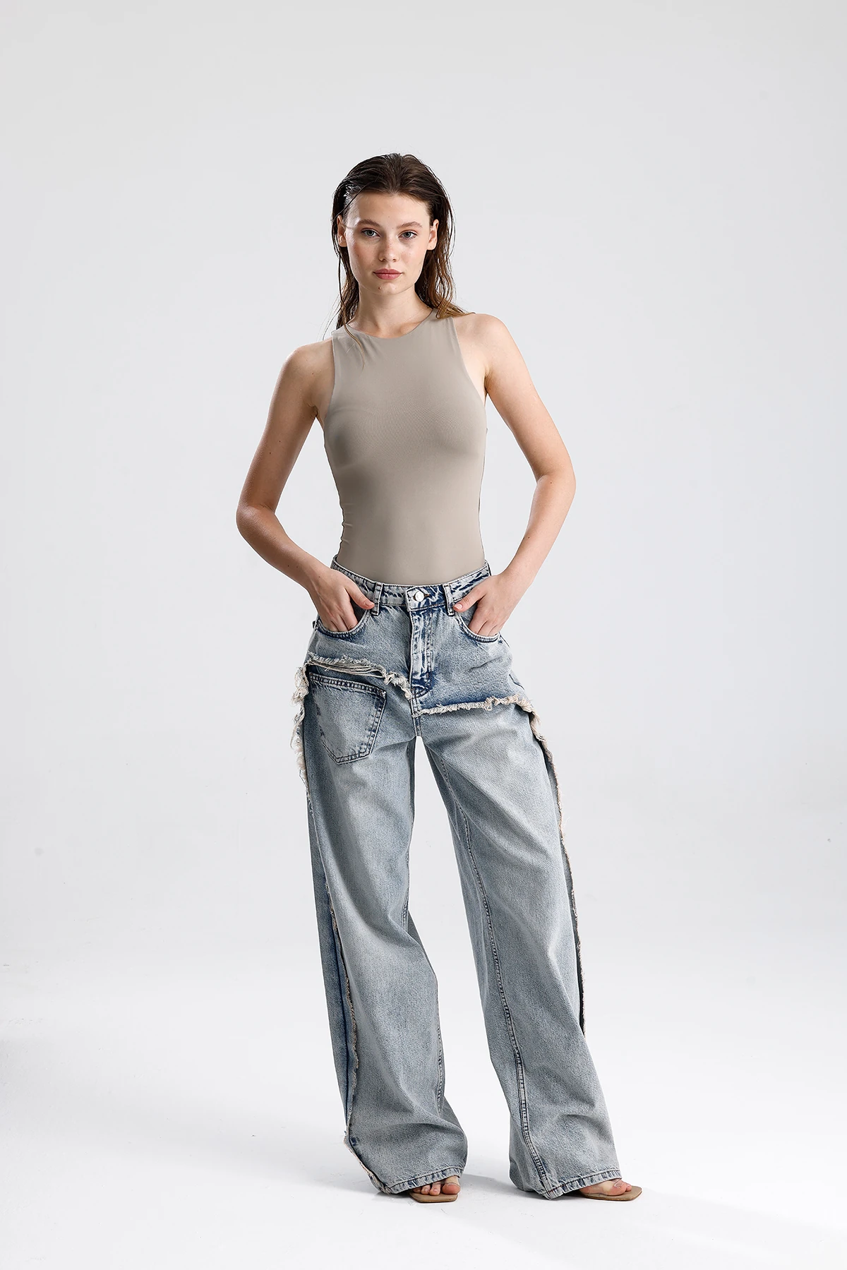 Kadın Asimetrik Yırtıklı Detaylı Jean Pantolon