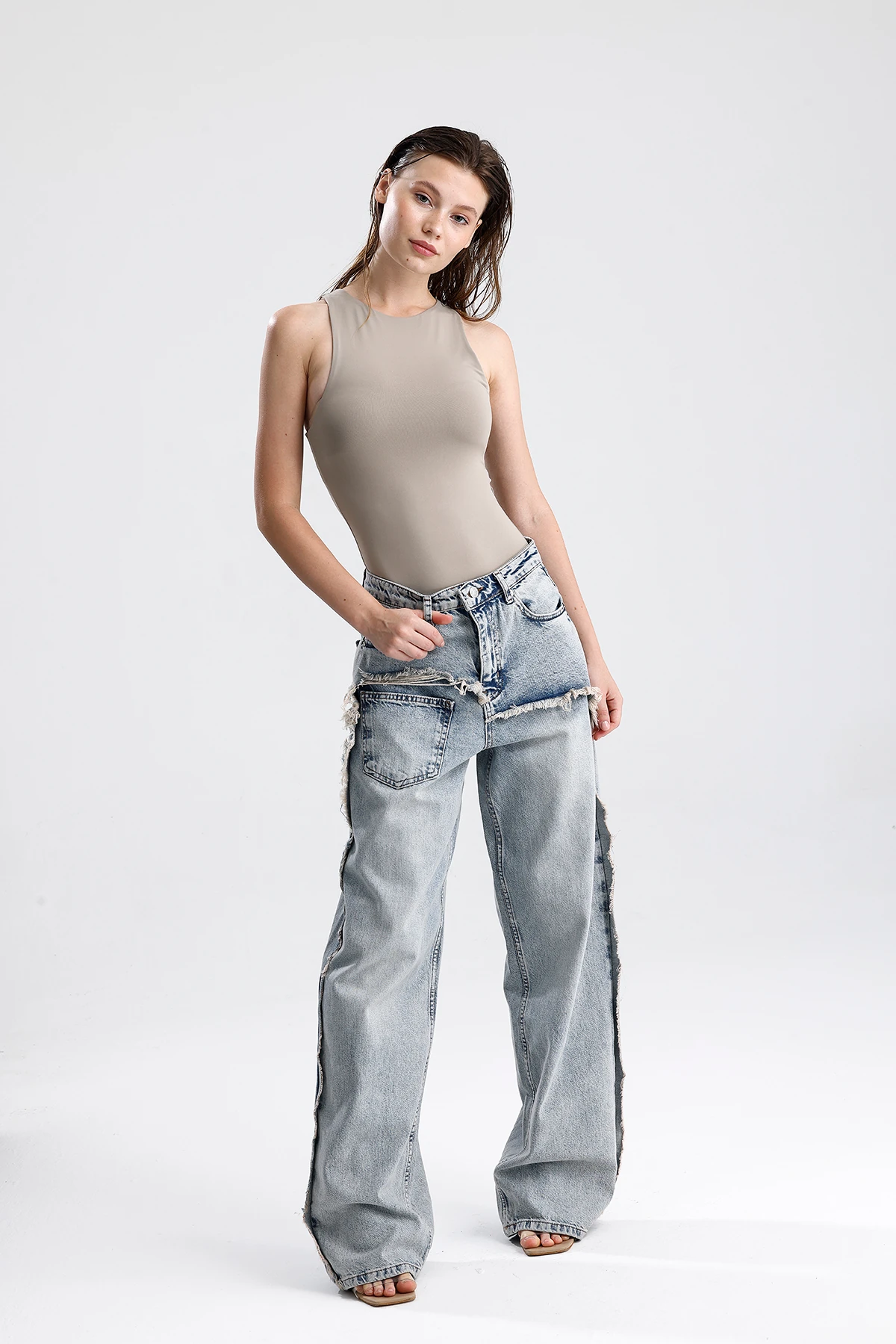 Kadın Asimetrik Yırtıklı Detaylı Jean Pantolon