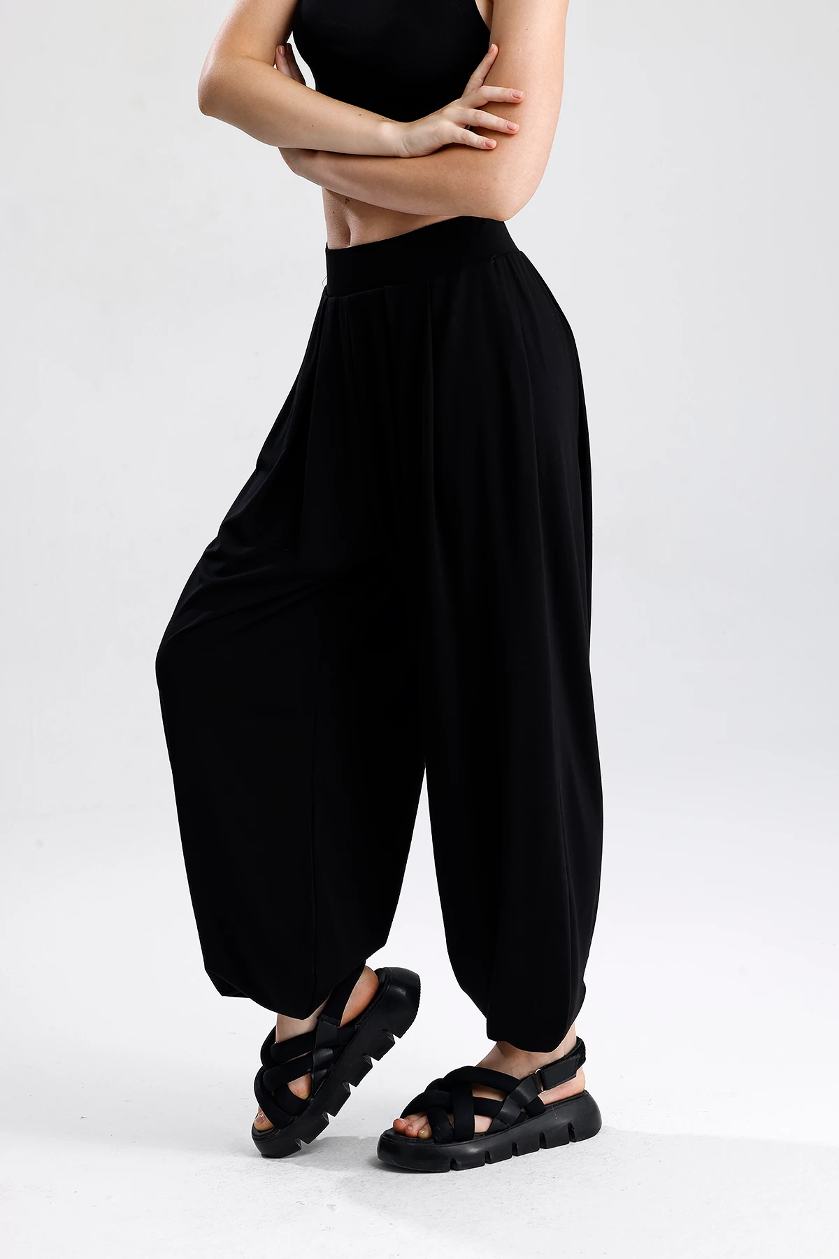 Hafif ve Dökümlü Oversize Şalvar Pantolon