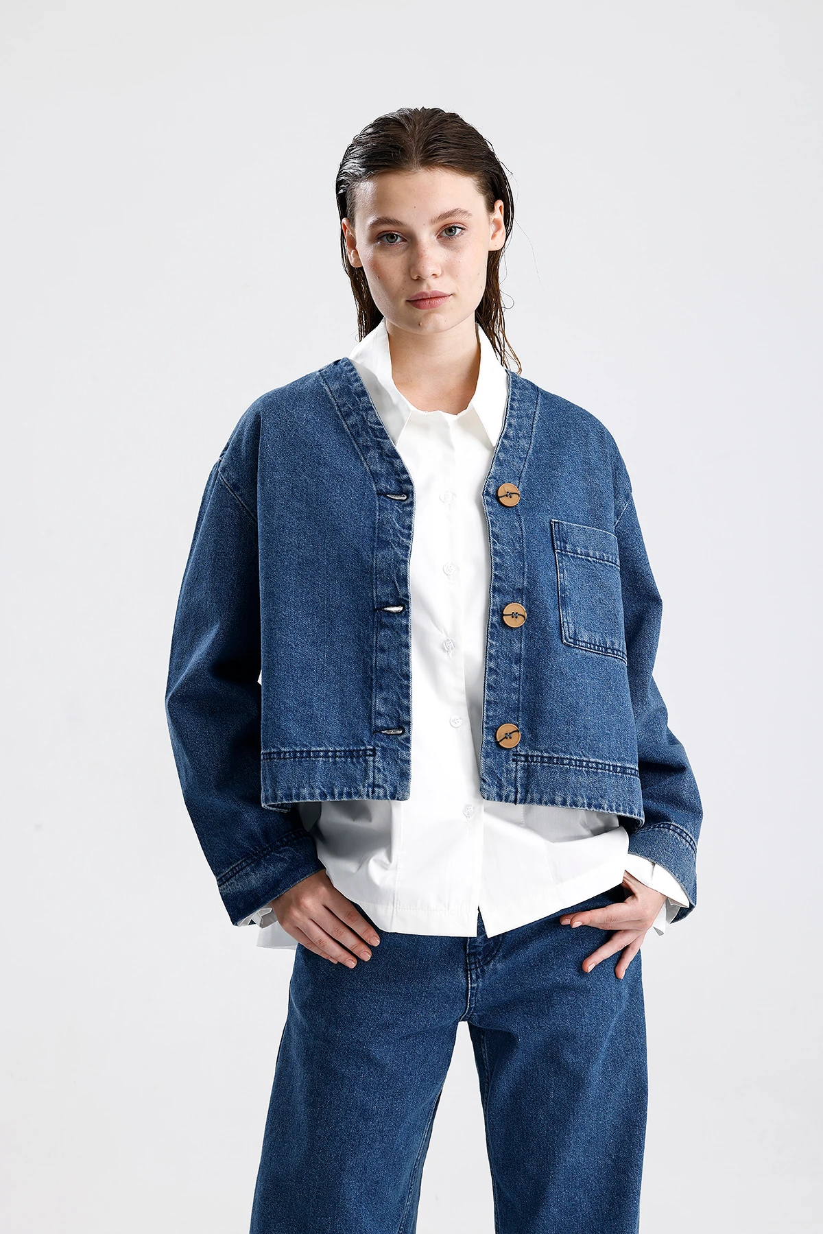 Yuvarlak Yaka Düğmeli Denim Ceket
