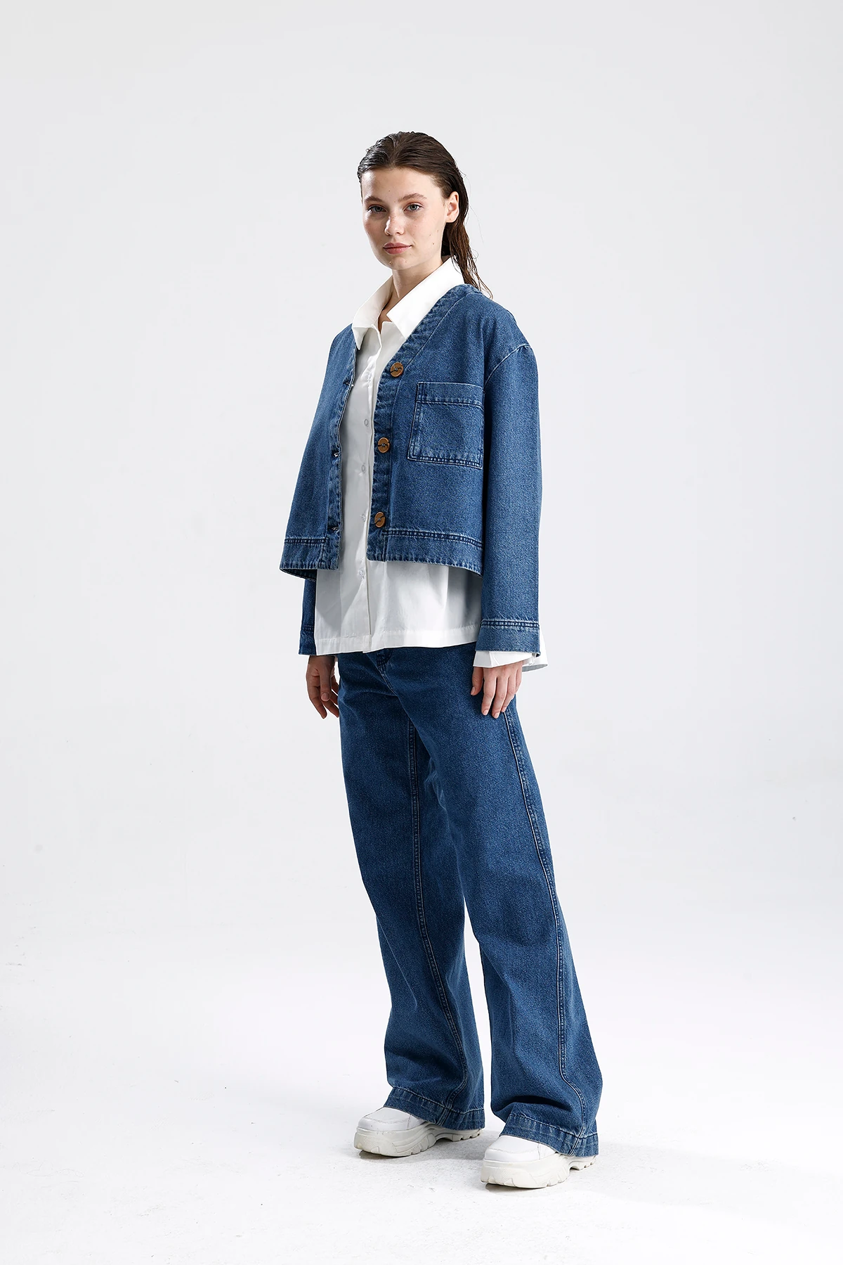 Yuvarlak Yaka Düğmeli Denim Ceket