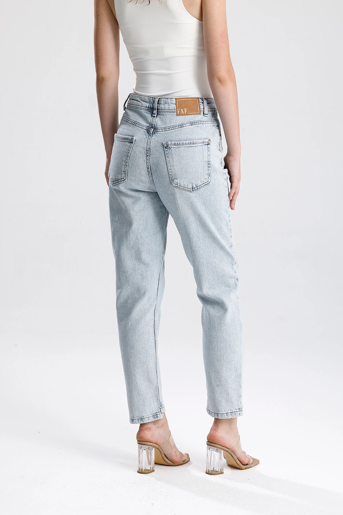 Kadın Yüksek Bel Dar Paça Jean Pantolon