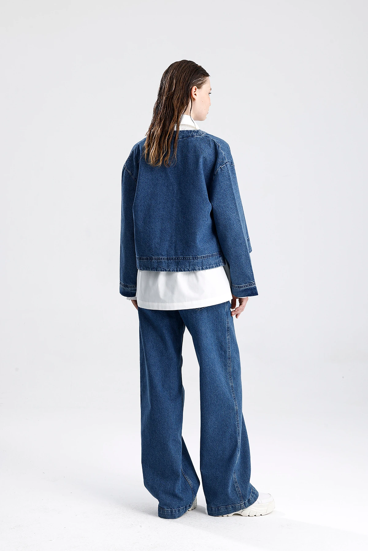 Yuvarlak Yaka Düğmeli Denim Ceket