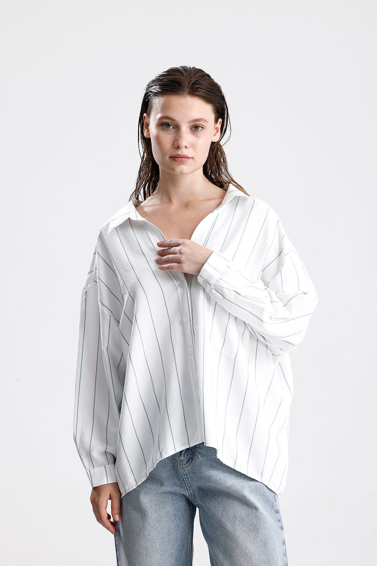 Oversize Çizgili Dökümlü Gömlek