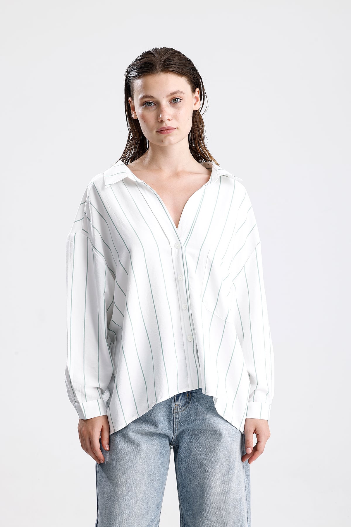 Oversize Çizgili Dökümlü Gömlek