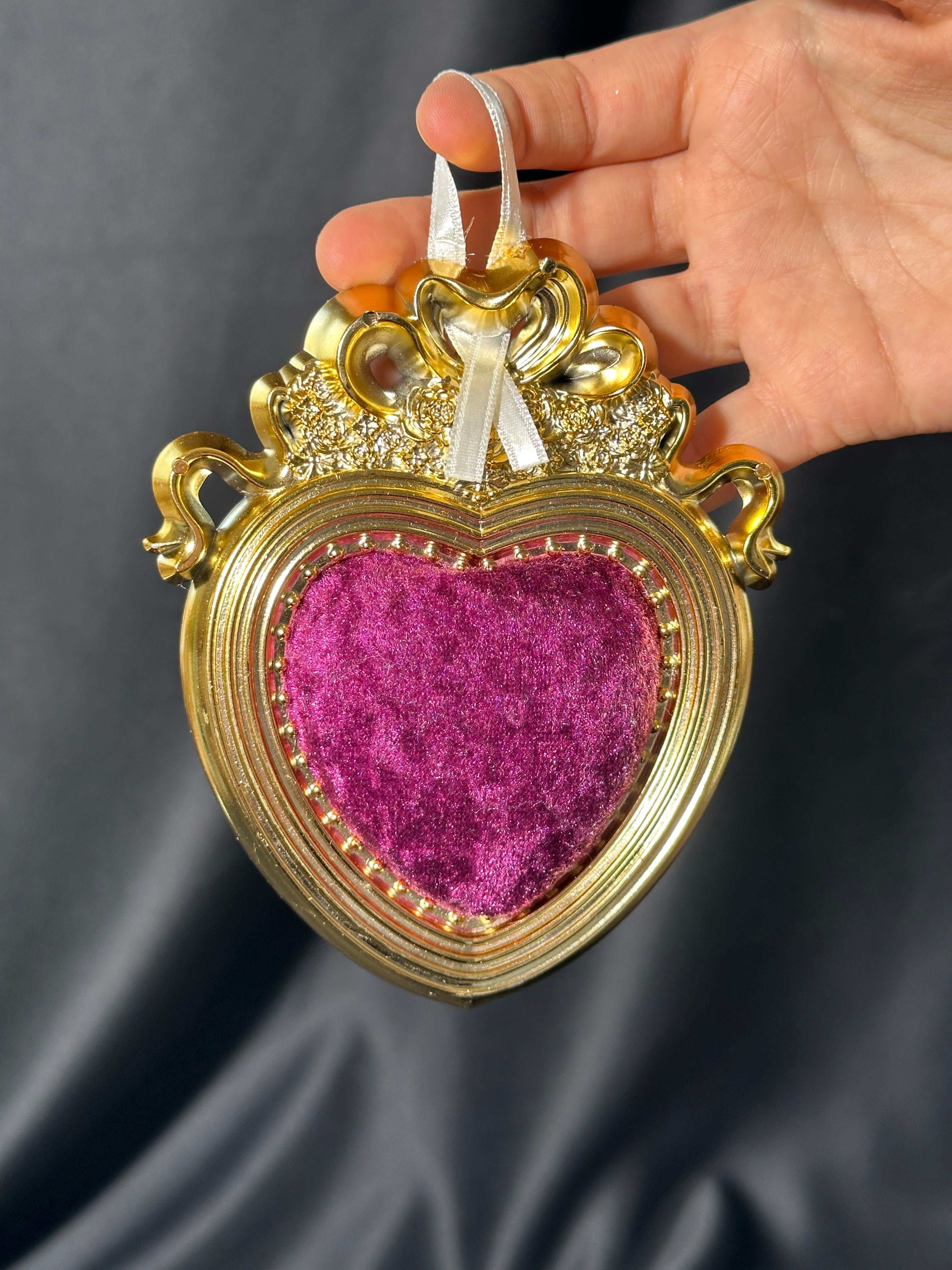 Altın Renk Kalp Çerçeveli İğnelik - Purple