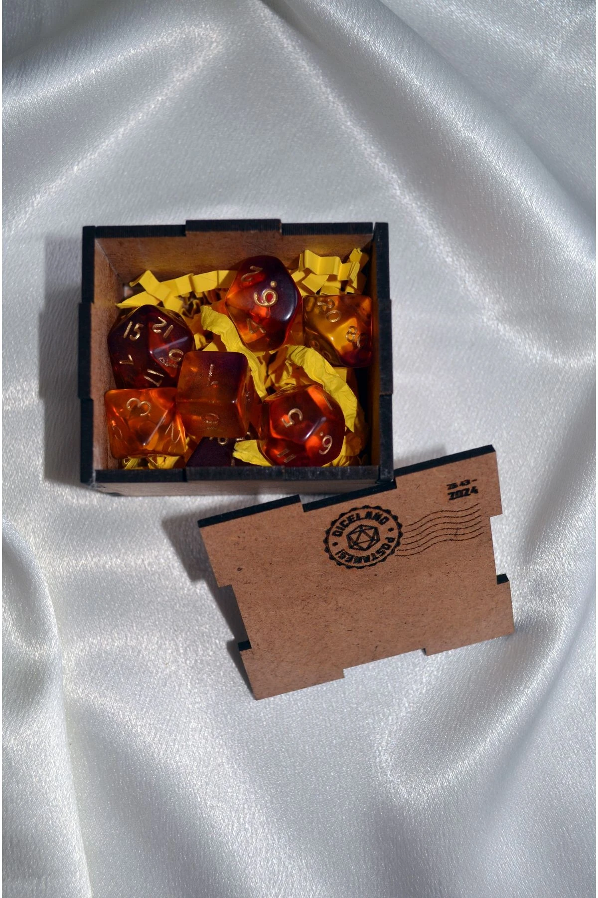 DND RPG Dungeons and Dragons 7'li Galaksi Wizard Sarı & Kırmızı Zar Seti ve Hediye Zar Kutusu