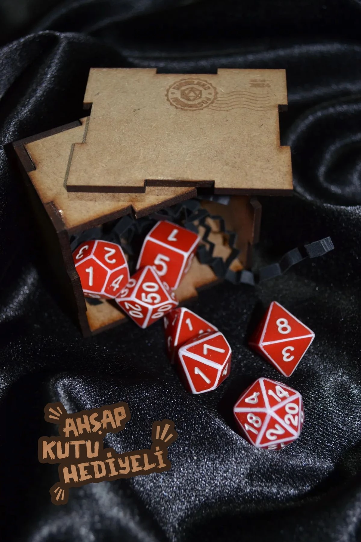 Runik Çizgiler Zar Seti – Beyaz & Kırmızı