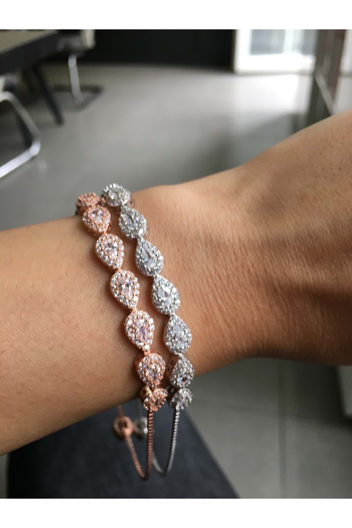 925 Ayar Gümüş Damla Motif Asansör Taşlı Bileklik - Gümüş - STANDART
