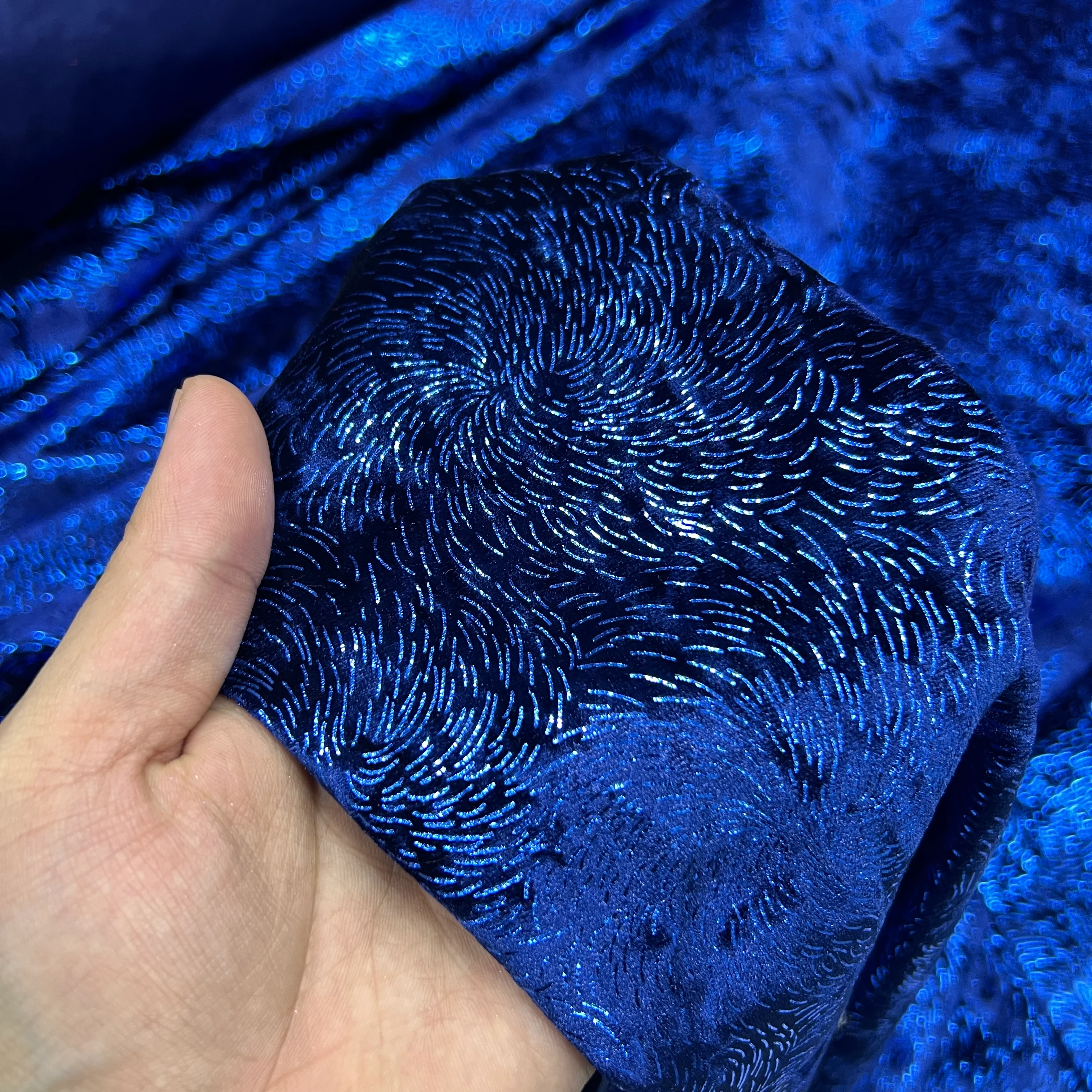 Saks Mavi Jakarlı İpek Kadife Kumaş