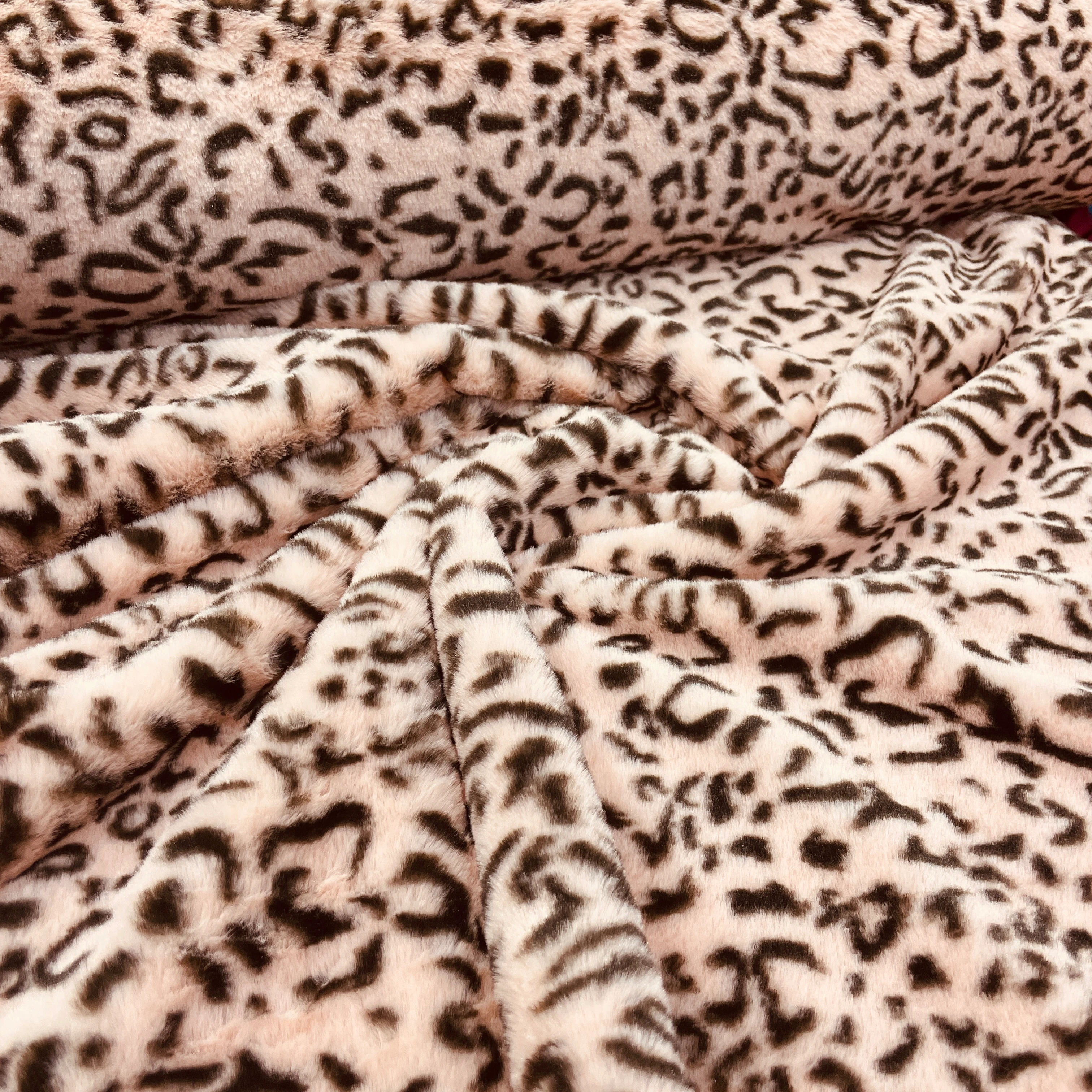 Leopar Desenli Peluş Kumaş - v5