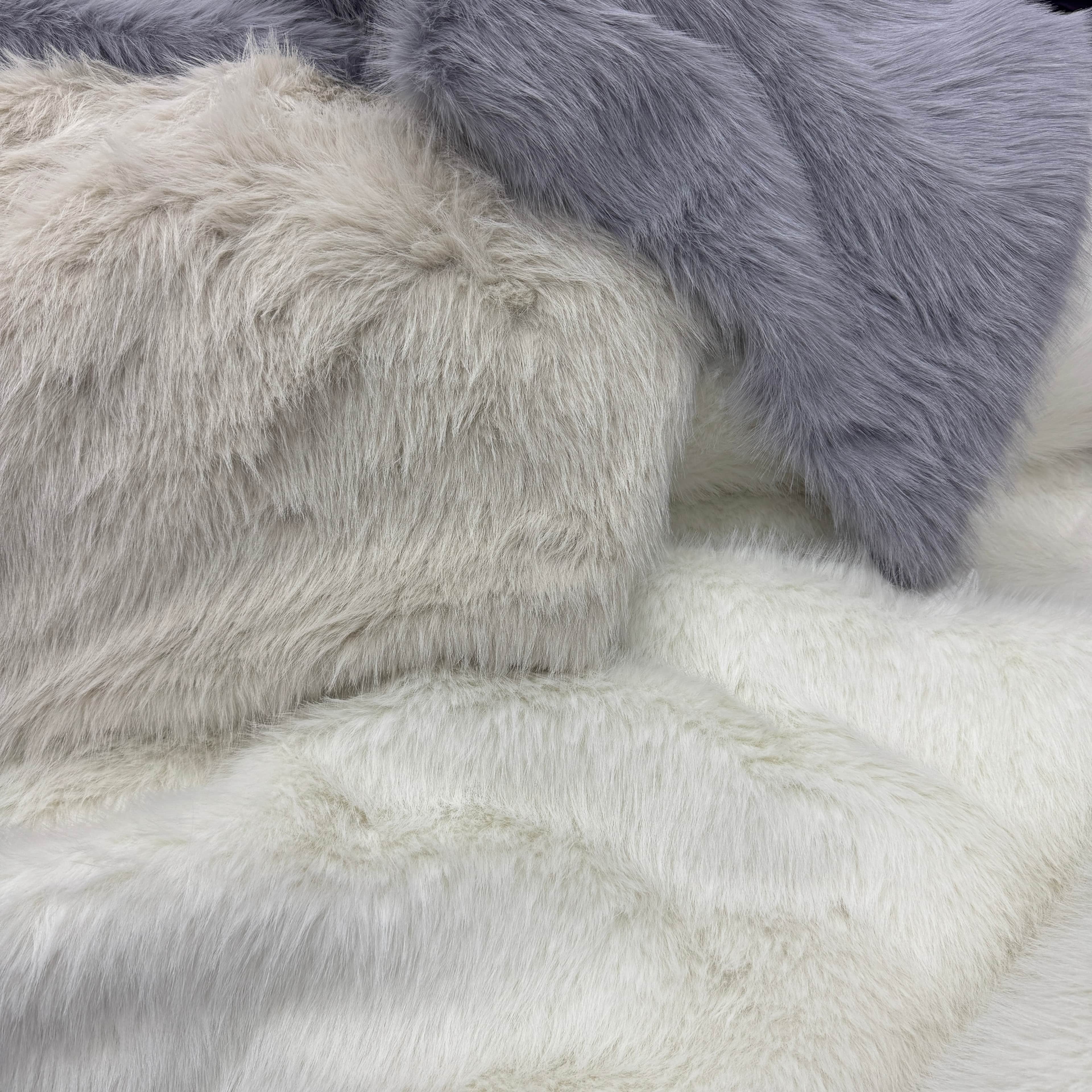 🧸 Peluş Kumaş Hakkında Her Şey – Özellikleri, Kullanım Alanları ve Bakım Önerileri
