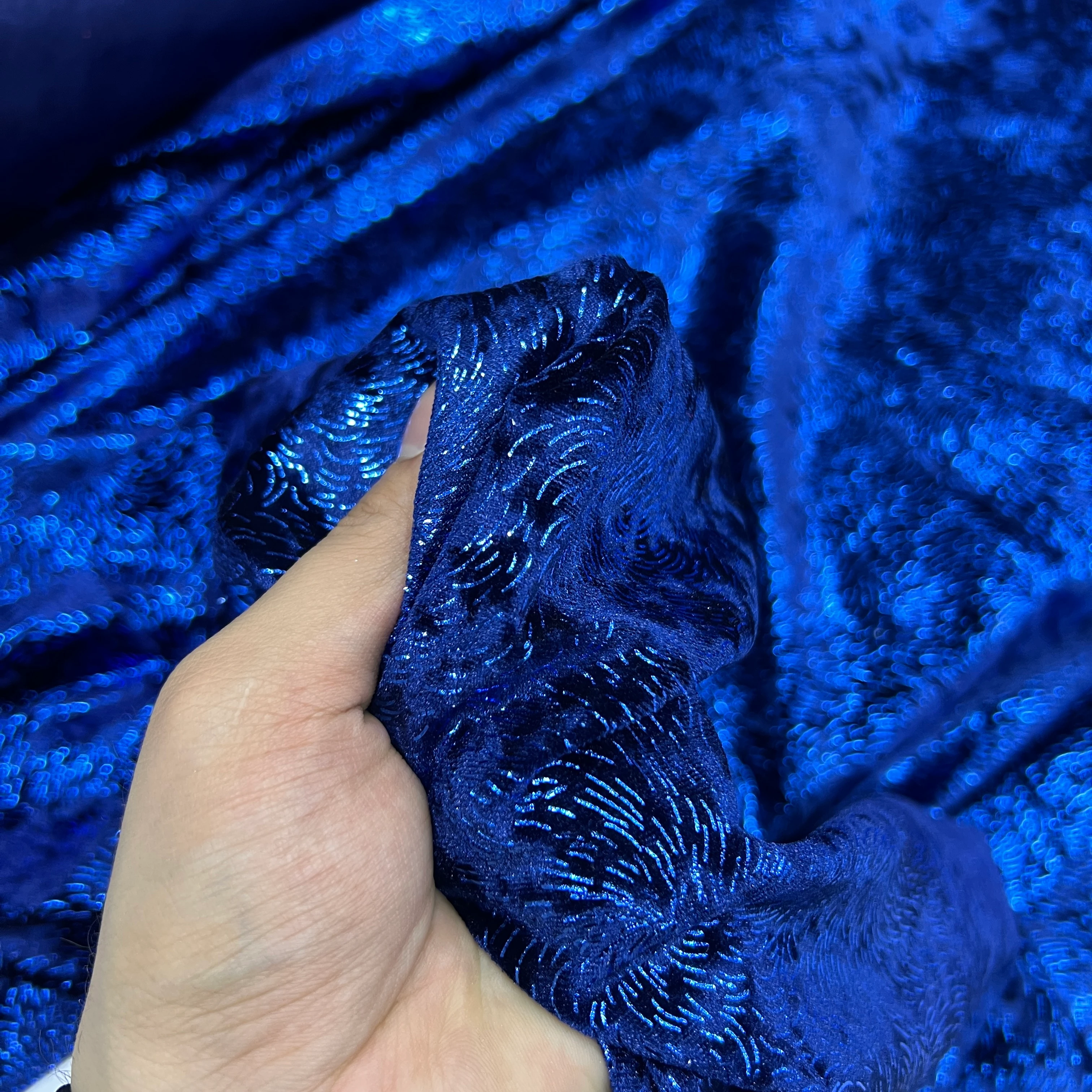 Saks Mavi Jakarlı İpek Kadife Kumaş