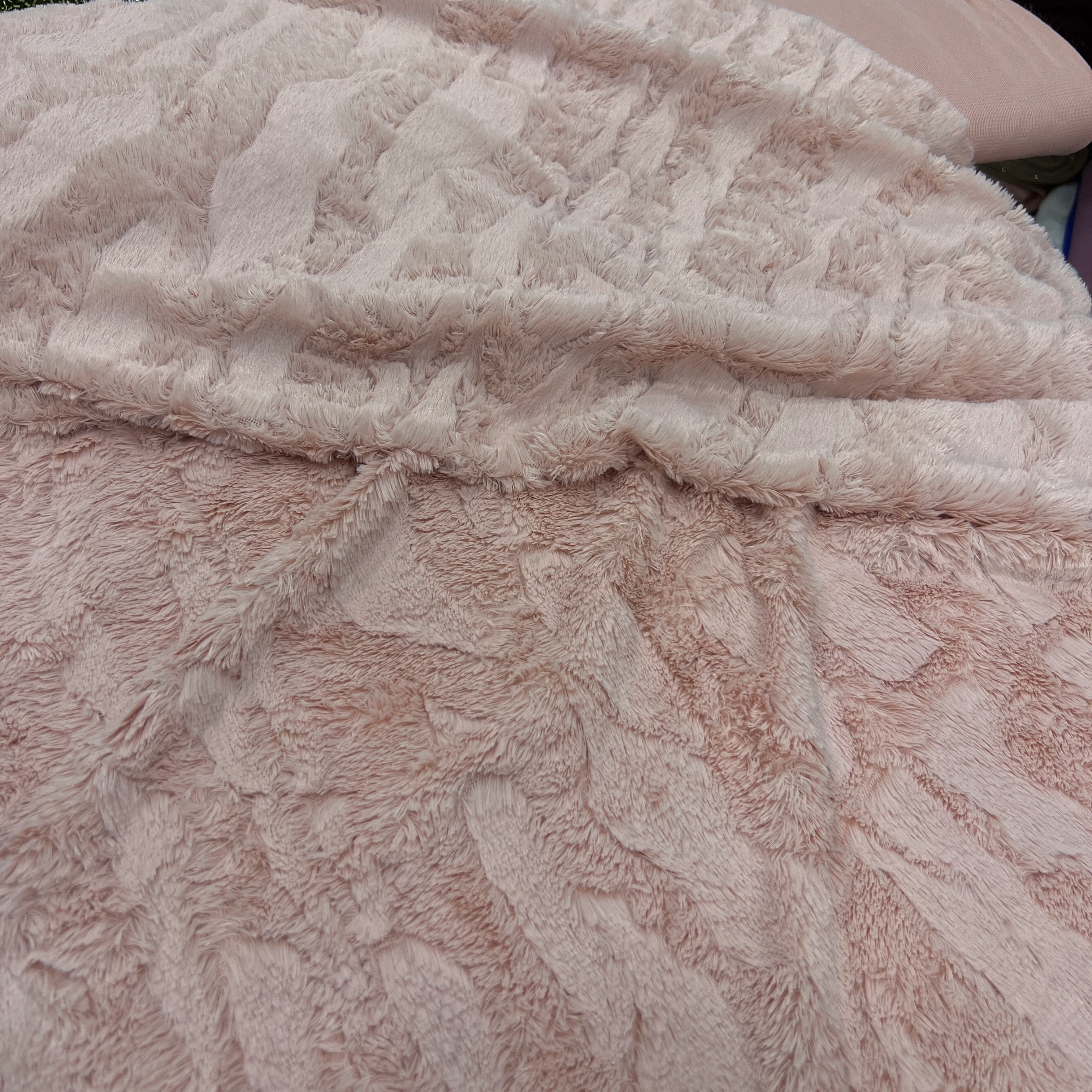 Toscana Degrade Desenli Tüylü Yumuşak Peluş