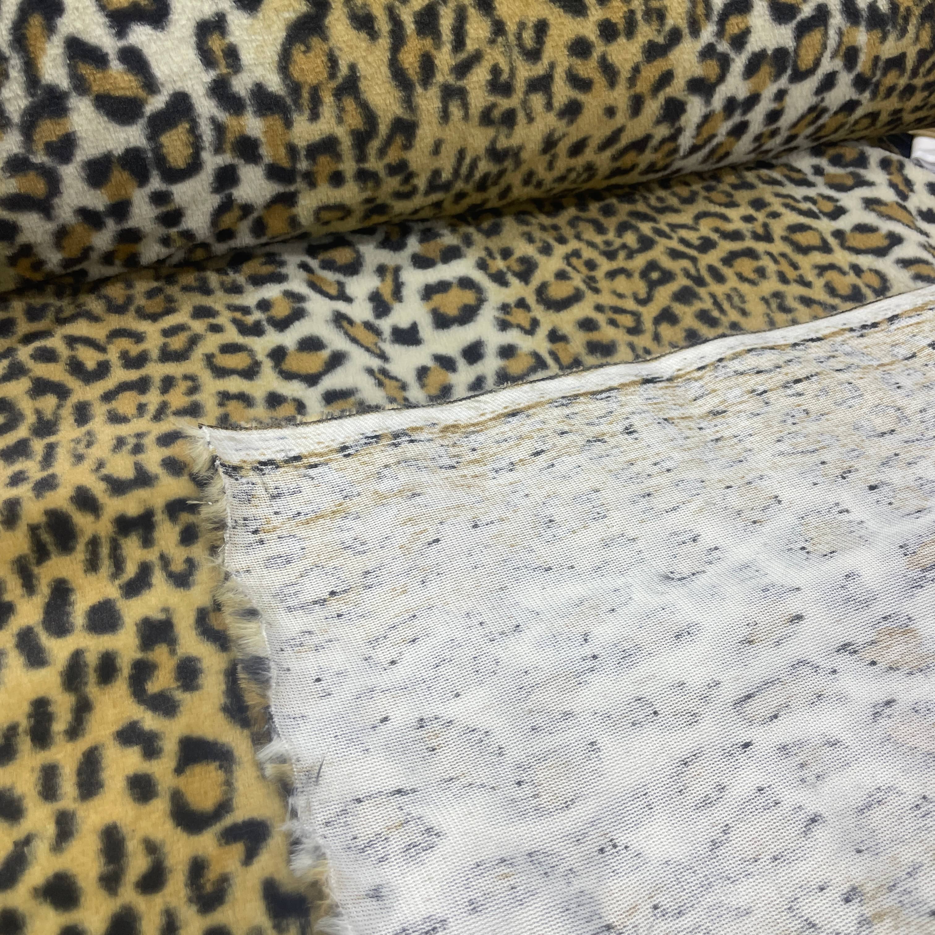 Leopar Desenli Peluş Dolgulu Kumaş
