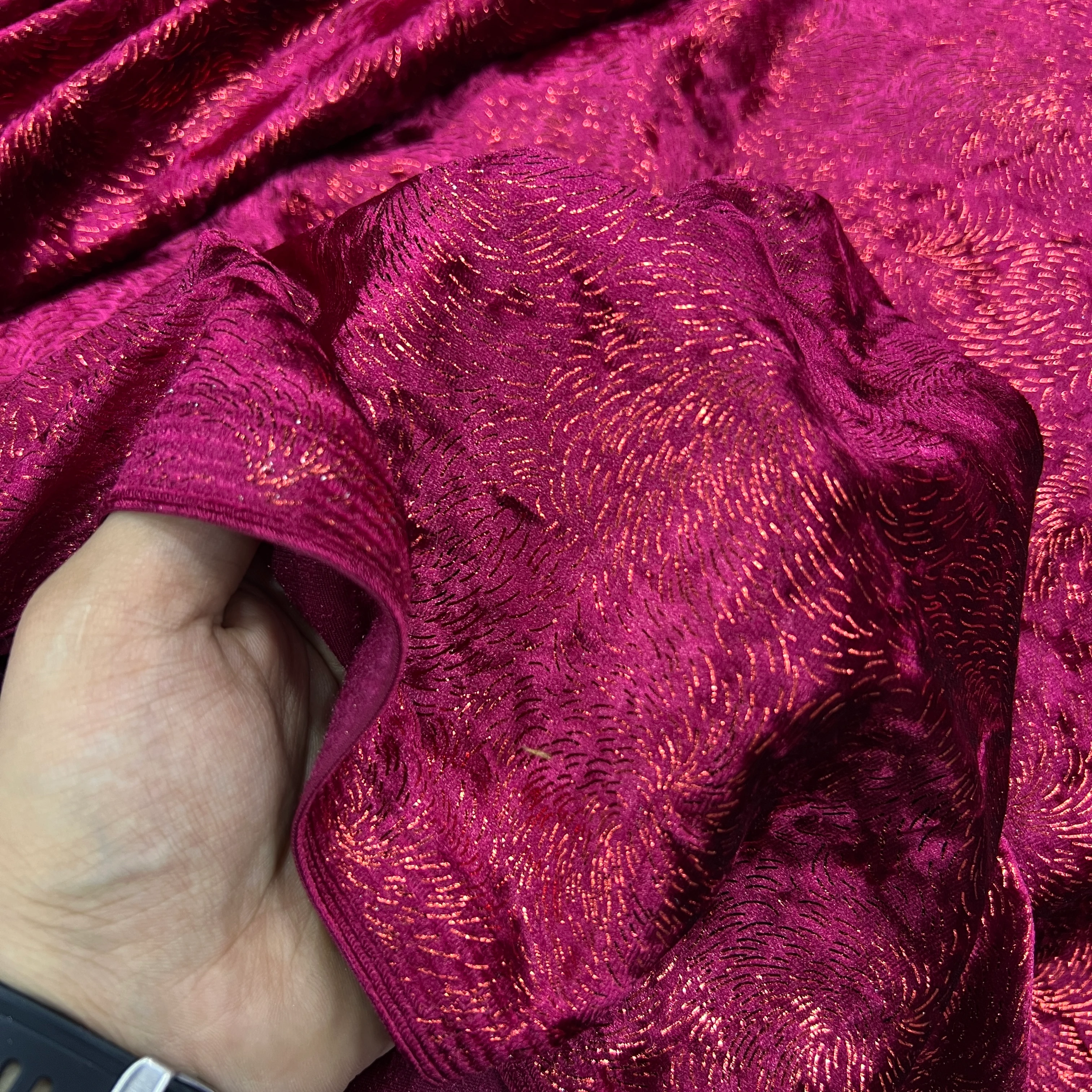 Bordo Jakarlı İpek Kadife Kumaş