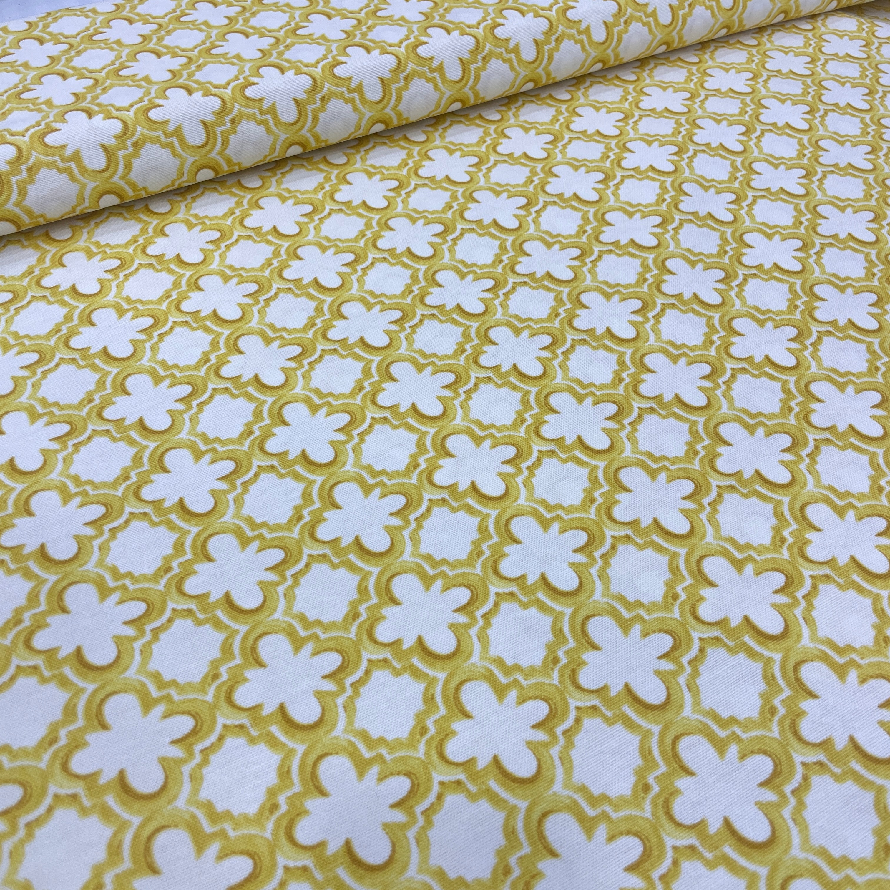 Minik Sur Desenli Duck Keten Kumaş – Döşemelik, Perdelik ve Masa Örtülük Kumaş - Sarı