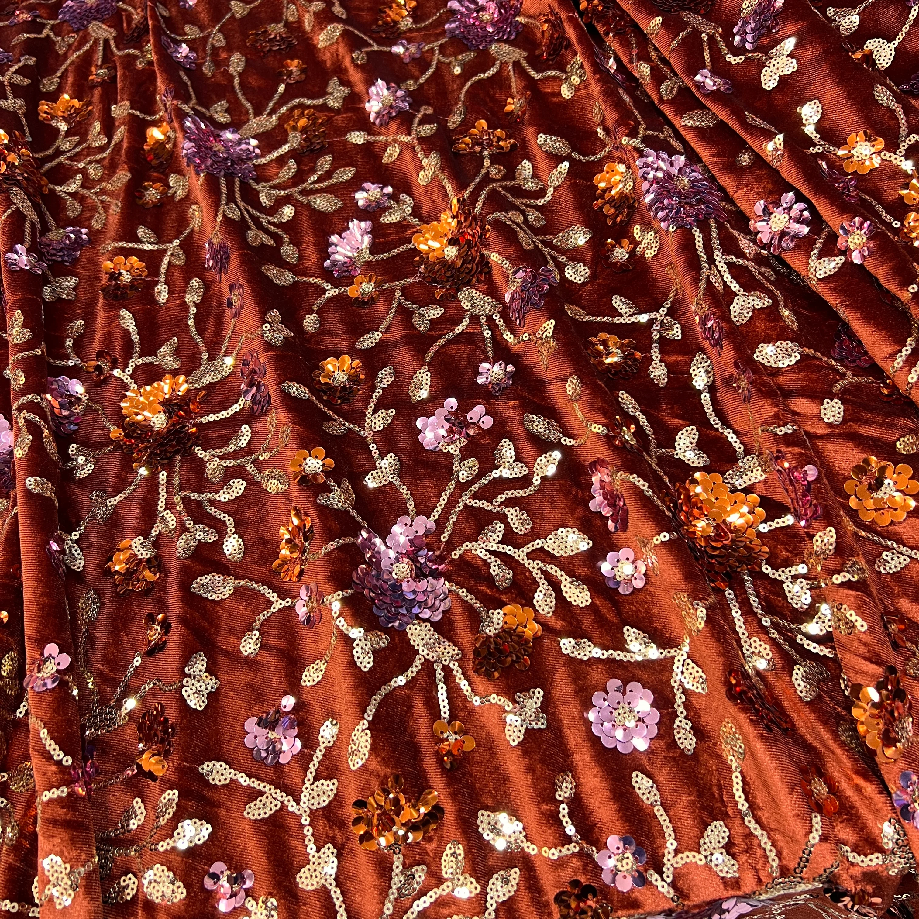 Tarçın Nakışlı İşlemeli İpek Kadife Kumaş