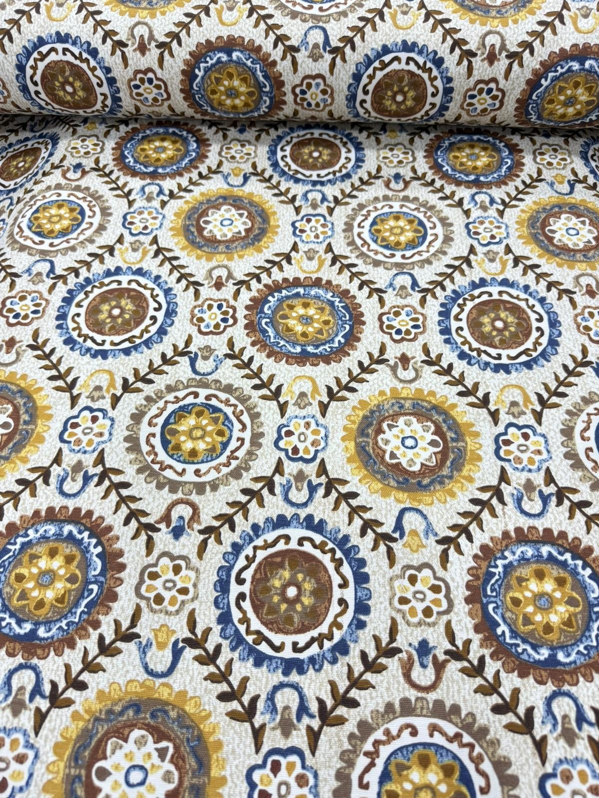 BEYAZ ZEMİNE KARIŞIK DESEN 3